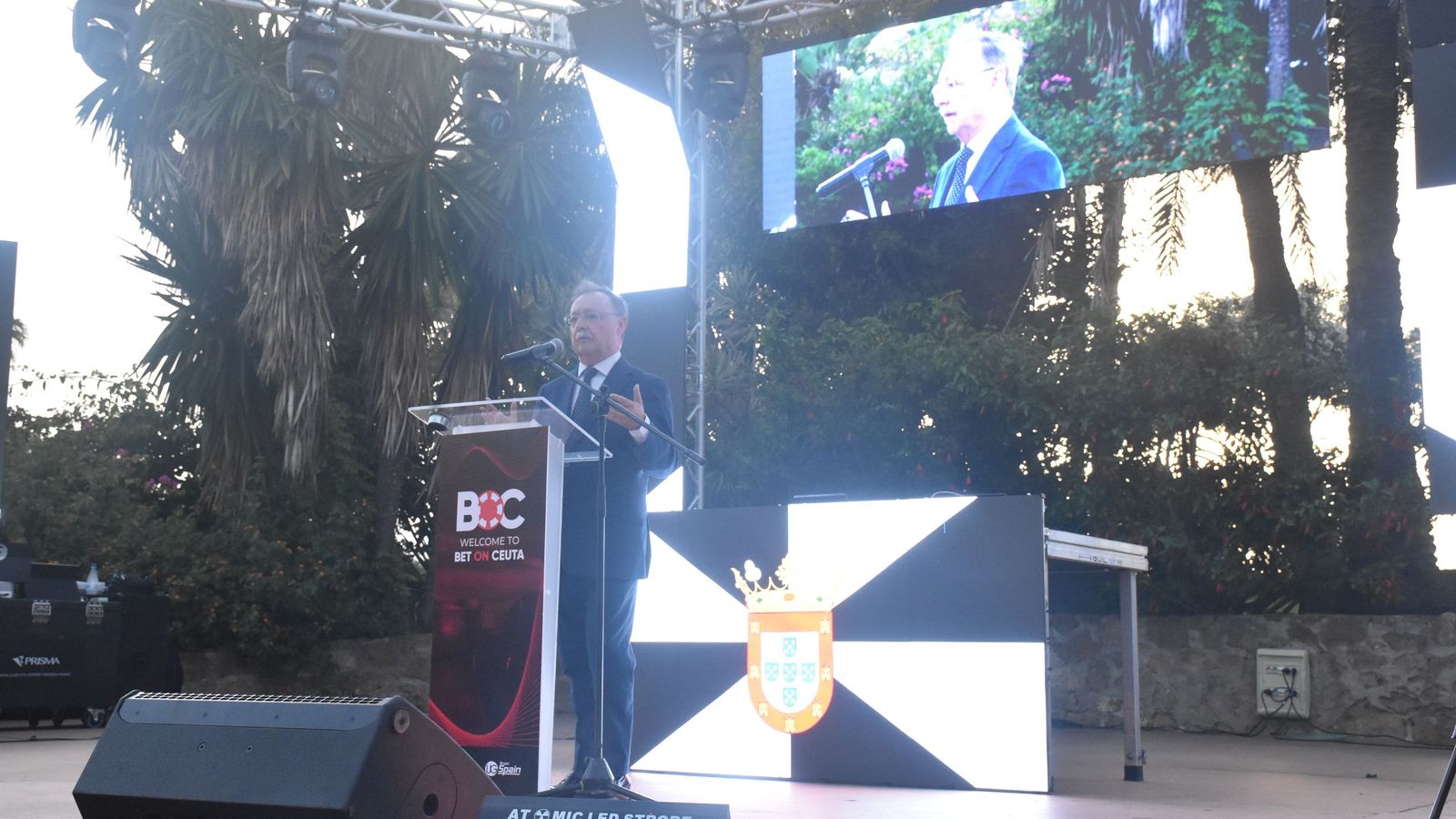 Juan Vivas presenta el cóctel de despedida del Bet On Ceuta en el Parque Marítimo