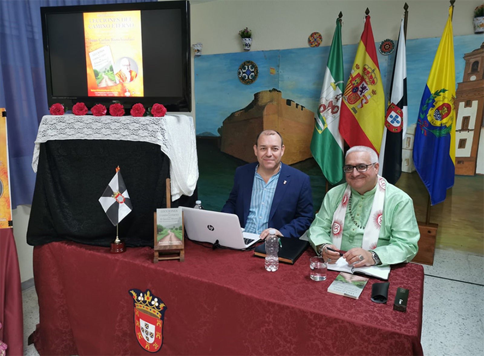 Ramchandani, a la derecha, durante su participación en el acto celebrado en Algeciras/ FOTO: CEUTA