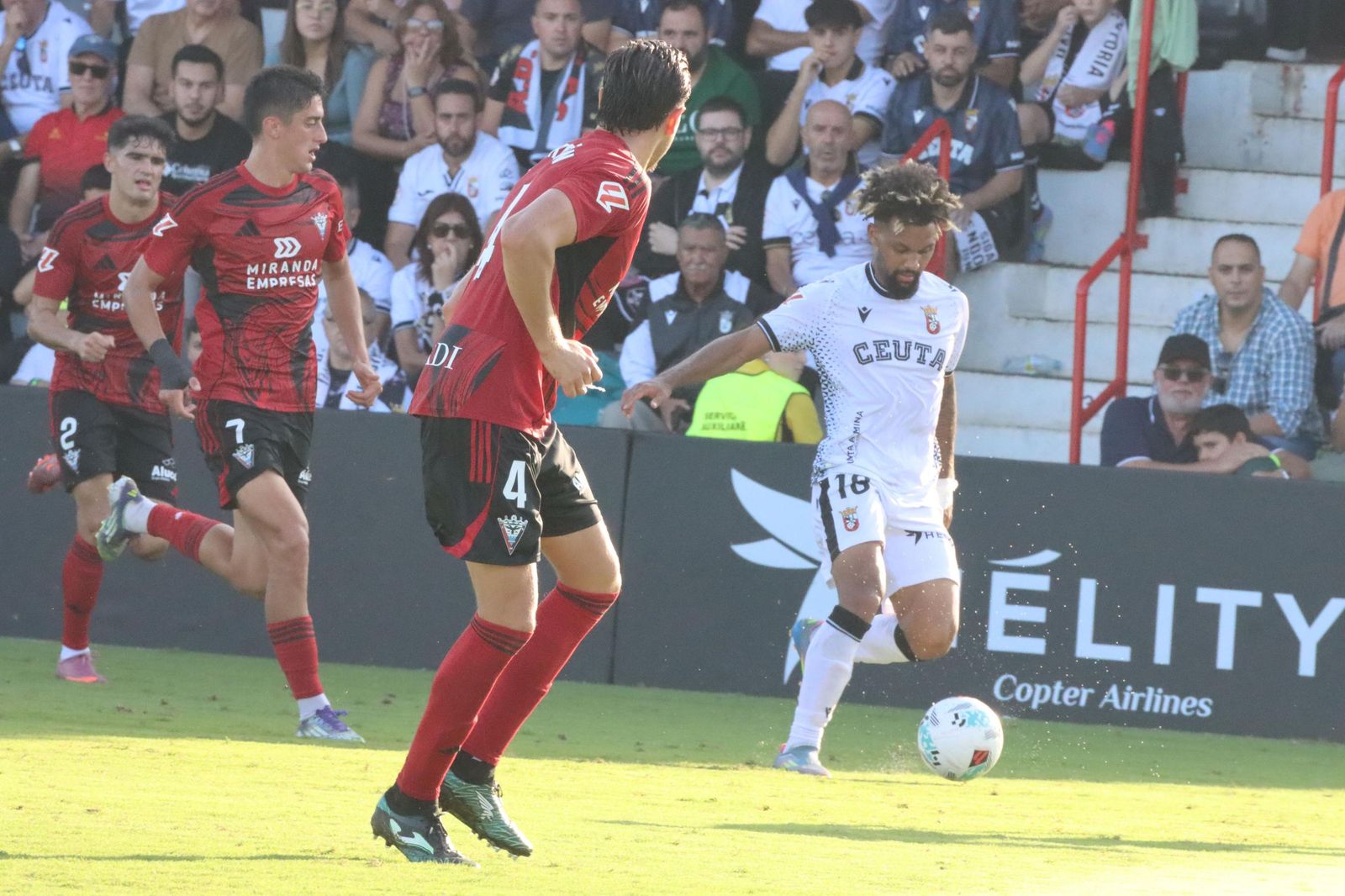 El Ceuta pone la directa ante el Mirandés: resumen en fotos