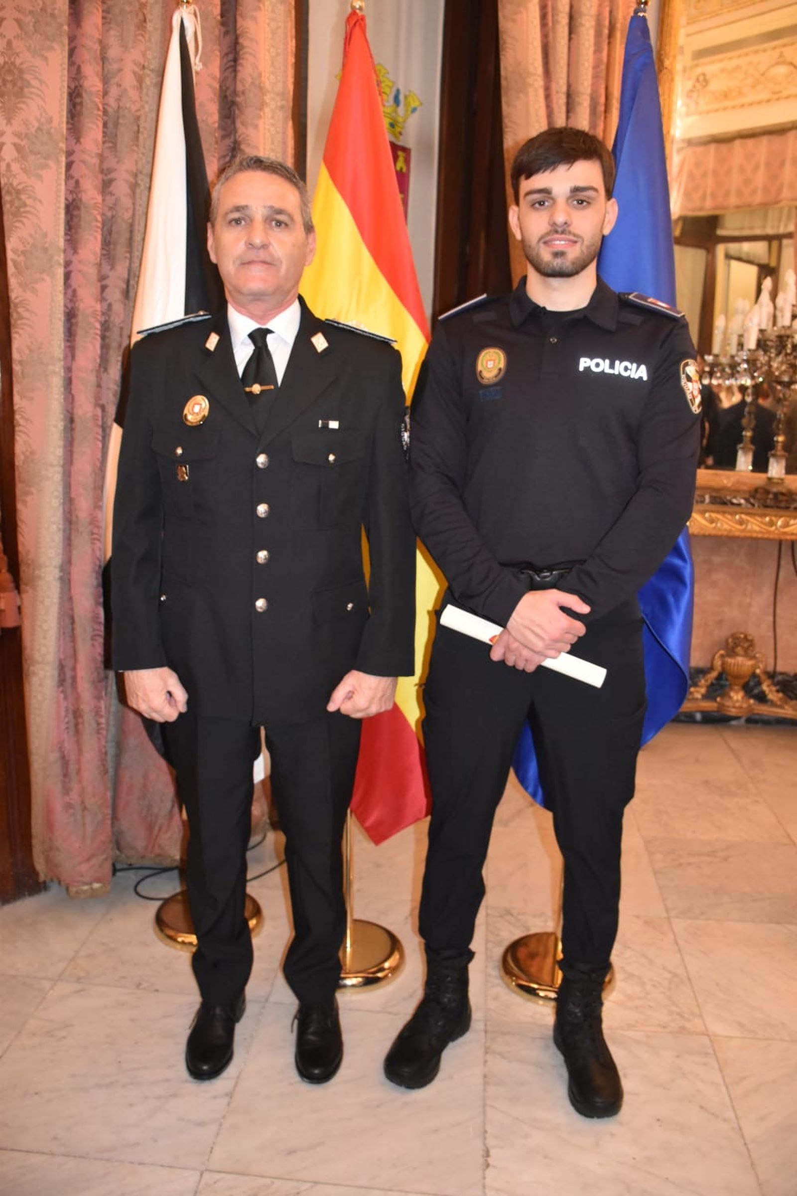 Los agentes Espinosa, padre e hijo