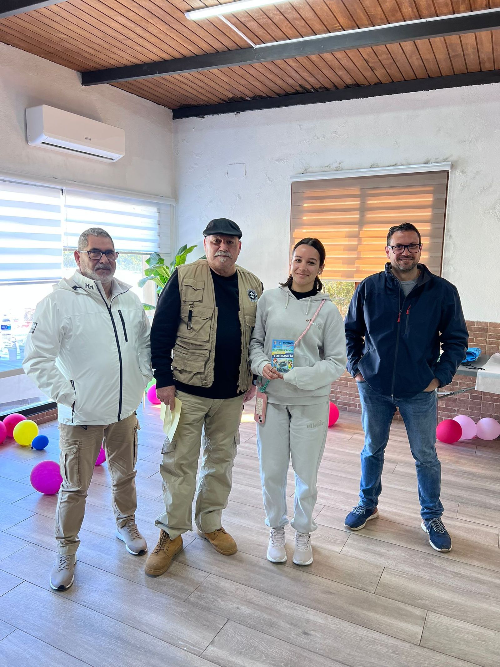 Entrega de premios del concurso de fotografía celebrado en el III Encuentro Local de Corresponsales Juveniles