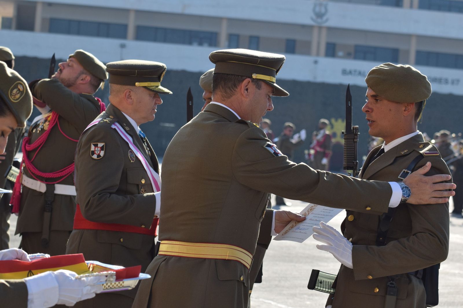 El Regimiento de Ingenieros 7 honra a San Fernando en una solemne parada militar en El Jaral