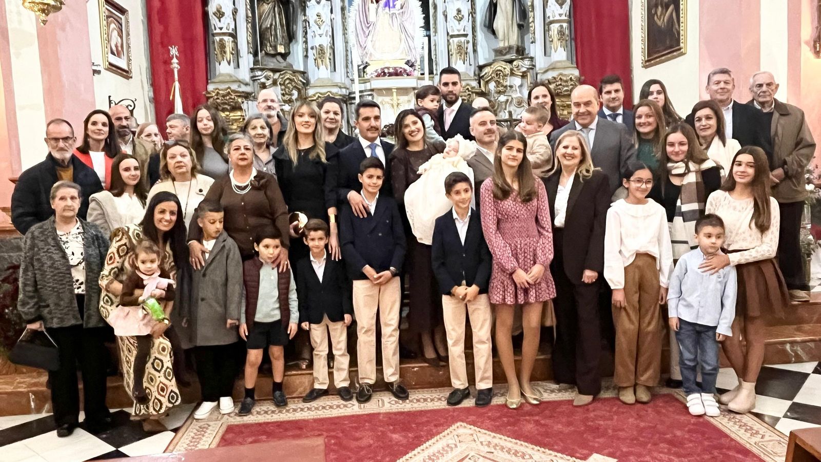 Mañana de bautizos en la parroquia de Nuestra Señora de Los Remedios