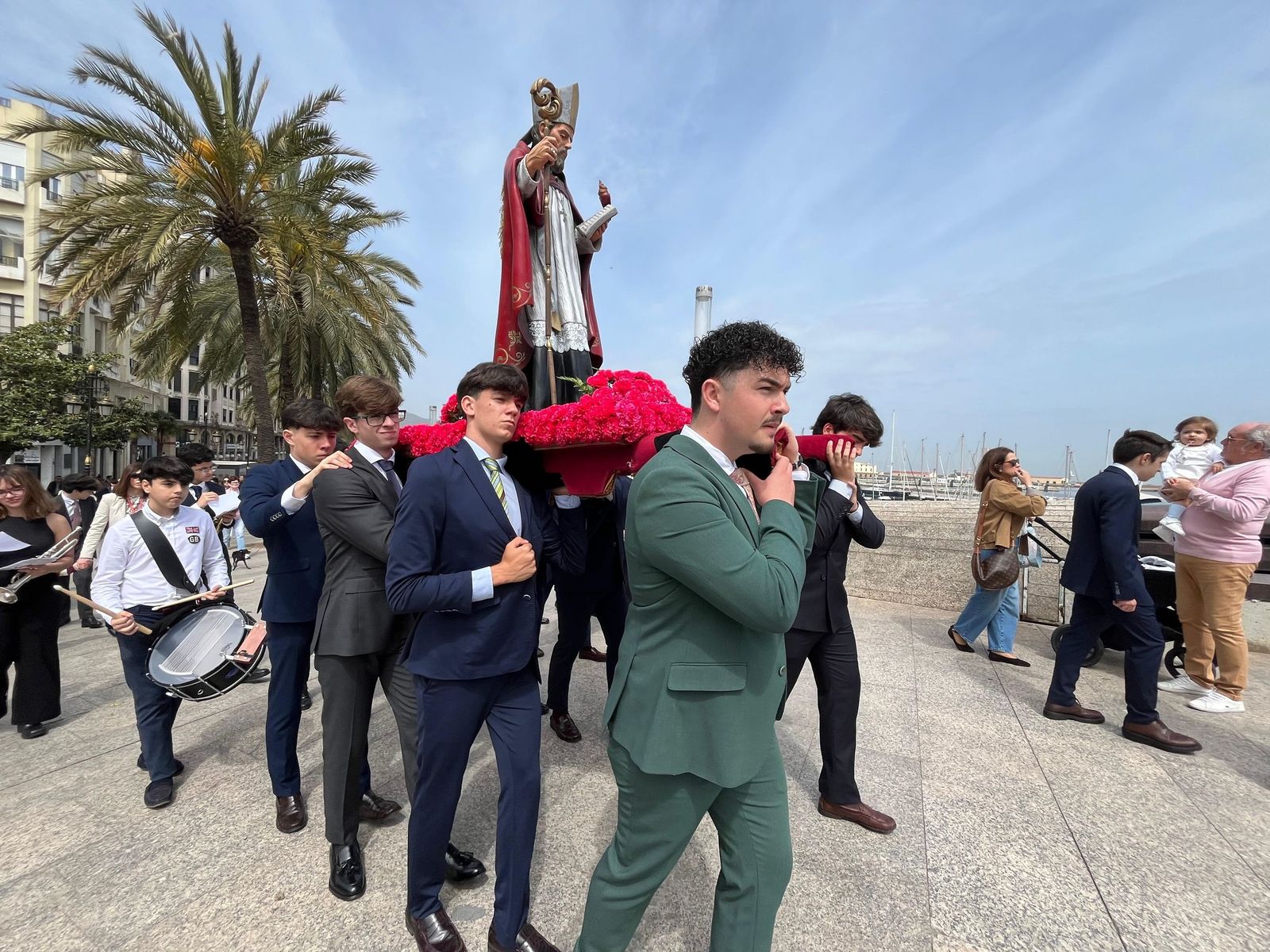 El colegio San Agustín honra a su patrón con una procesión, juegos y unión en su gran día