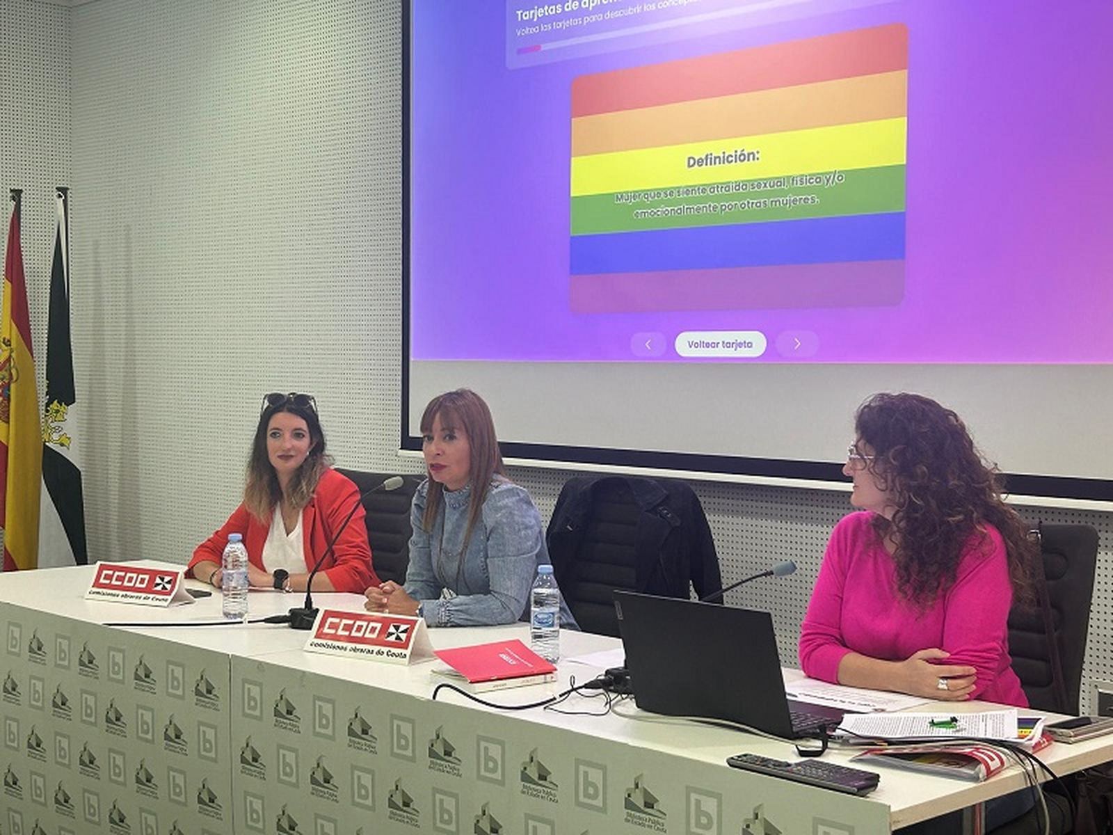 Mudarra junto a las sindicalistas de CCOO Begoña Hernando y Yolanda Díaz. / FOTO G.S.