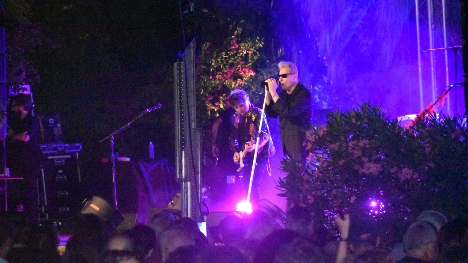 El ‘Loco’ de siempre, el viejo rockero de hoy: Loquillo triunfa en Ceuta