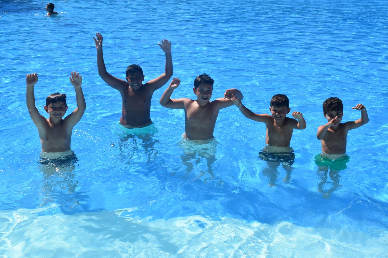 El Campus de Verano Emilio Cózar disfruta de una refrescante jornada en el Parque Marítimo