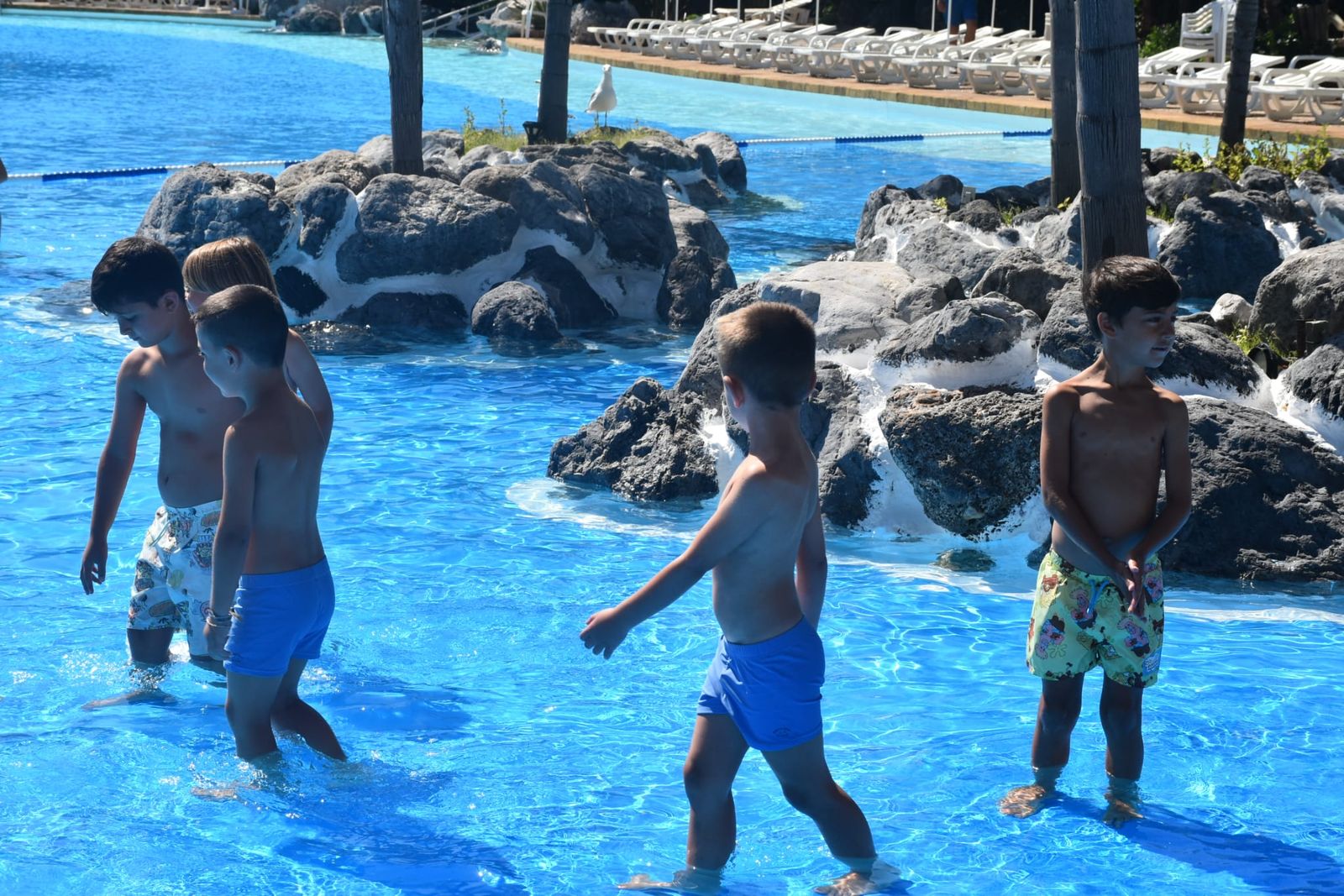 El Campus de Verano Emilio Cózar disfruta de una refrescante jornada en el Parque Marítimo