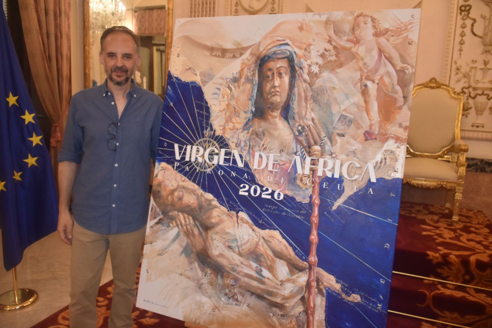 Antonio Ledesma posa junto a su obra