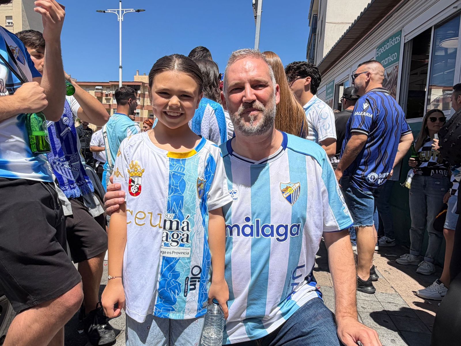 Aficionados en la previa del partido
