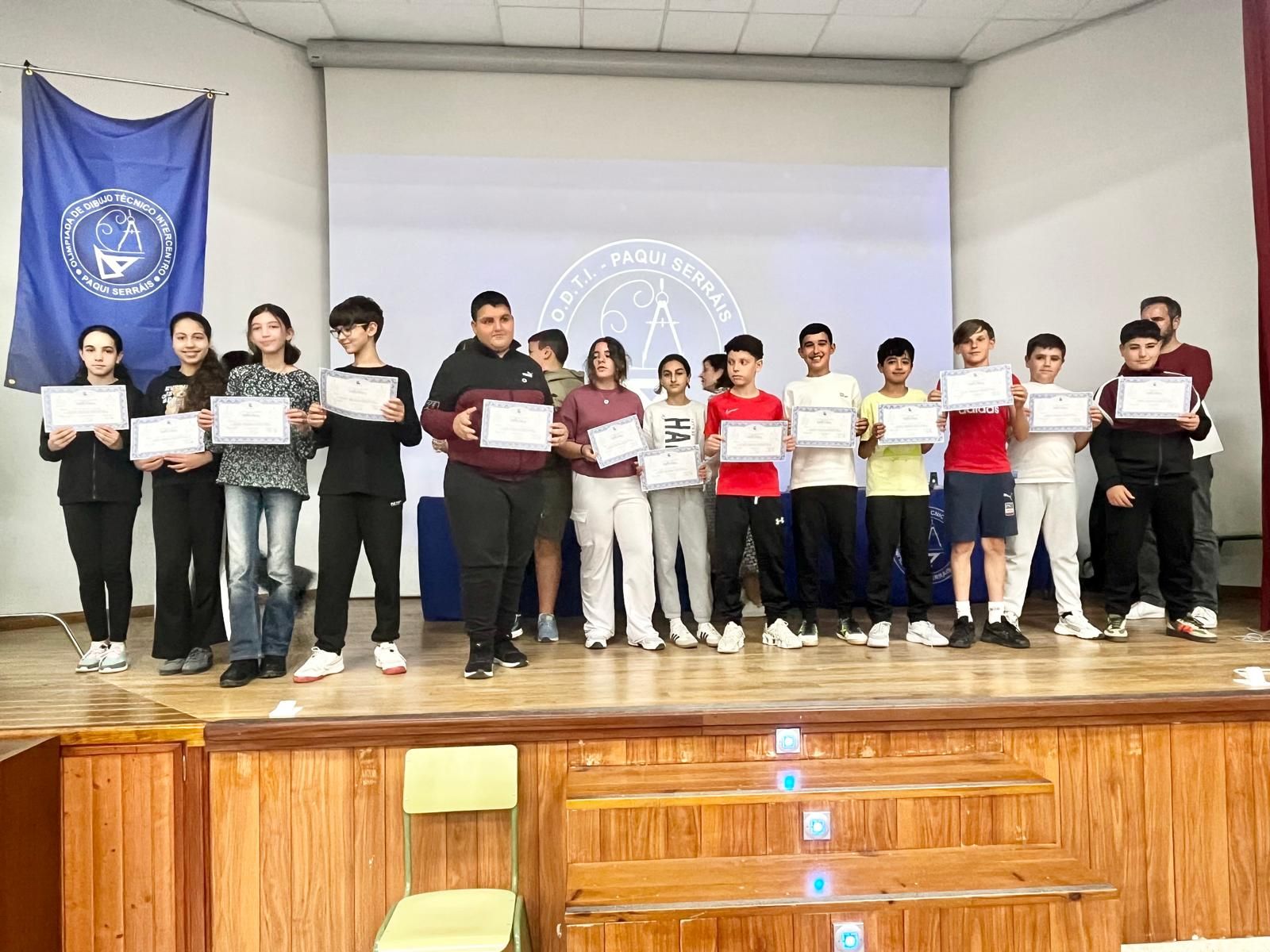 El IES Camoens acoge unas Olimpiadas de Dibujo Técnico con el legado de Paqui Serráis