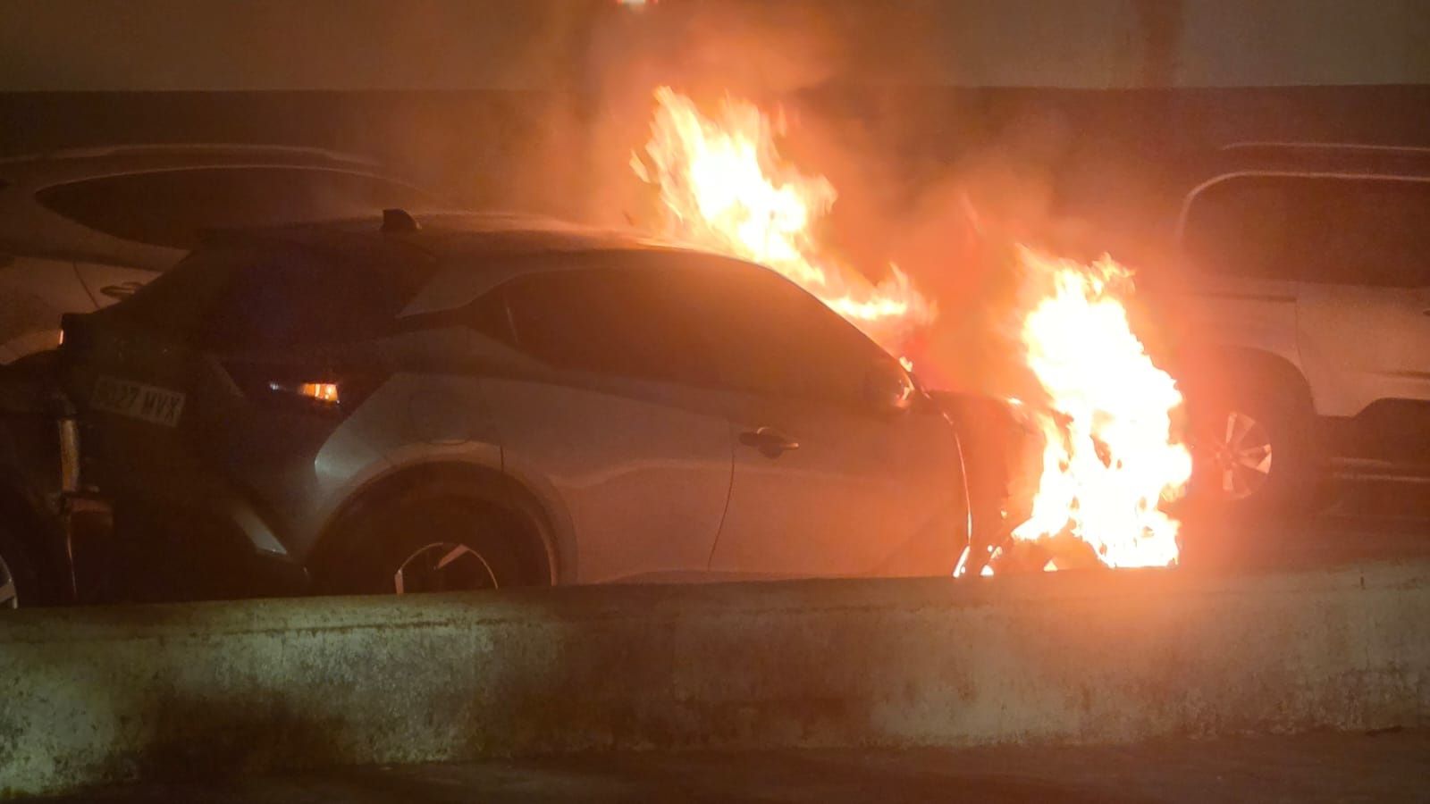El vehículo fue calcinado junto a la guardería El Cornetín