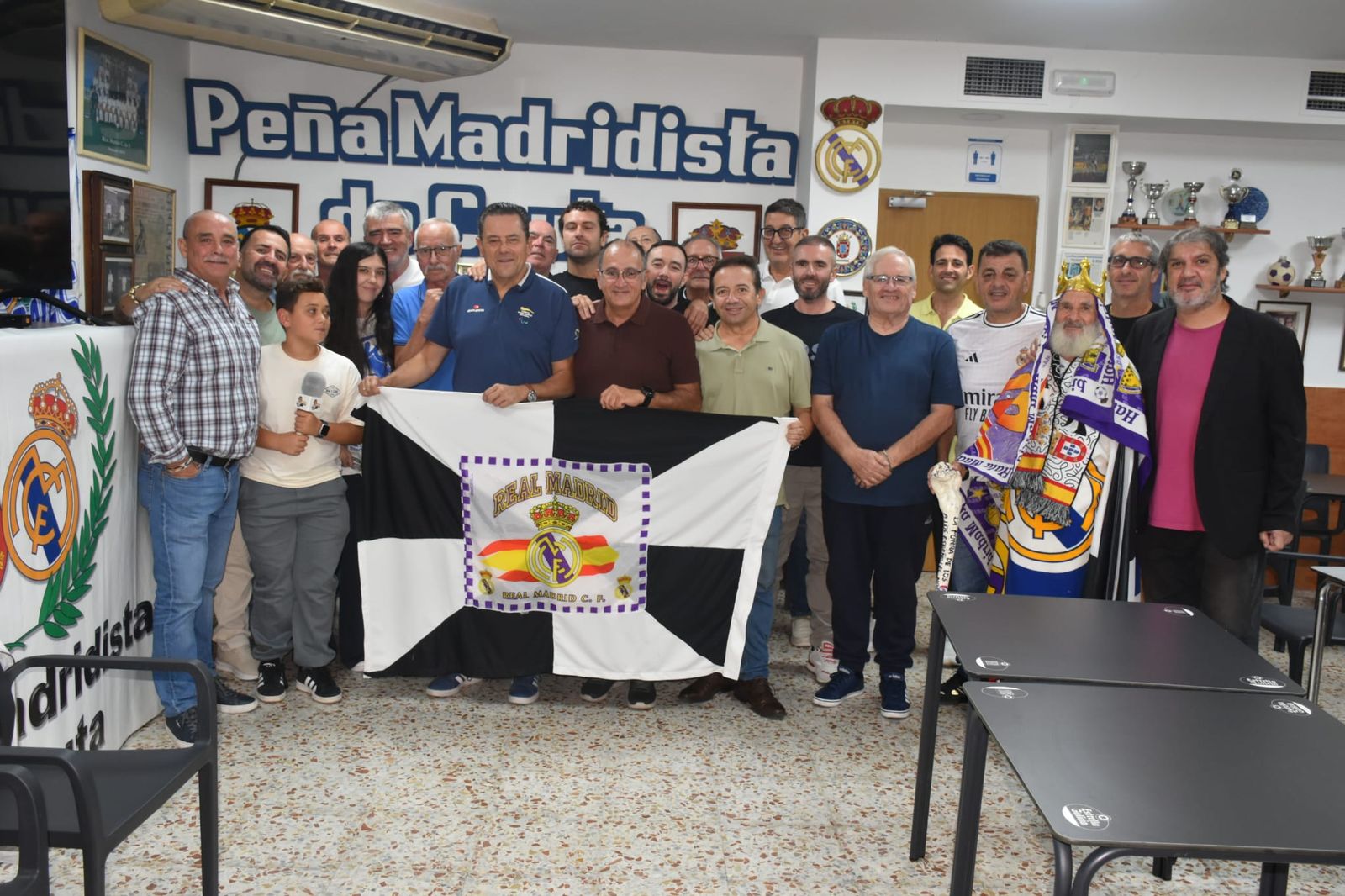Tomás Roncero visita la Peña Madridista de Ceuta
