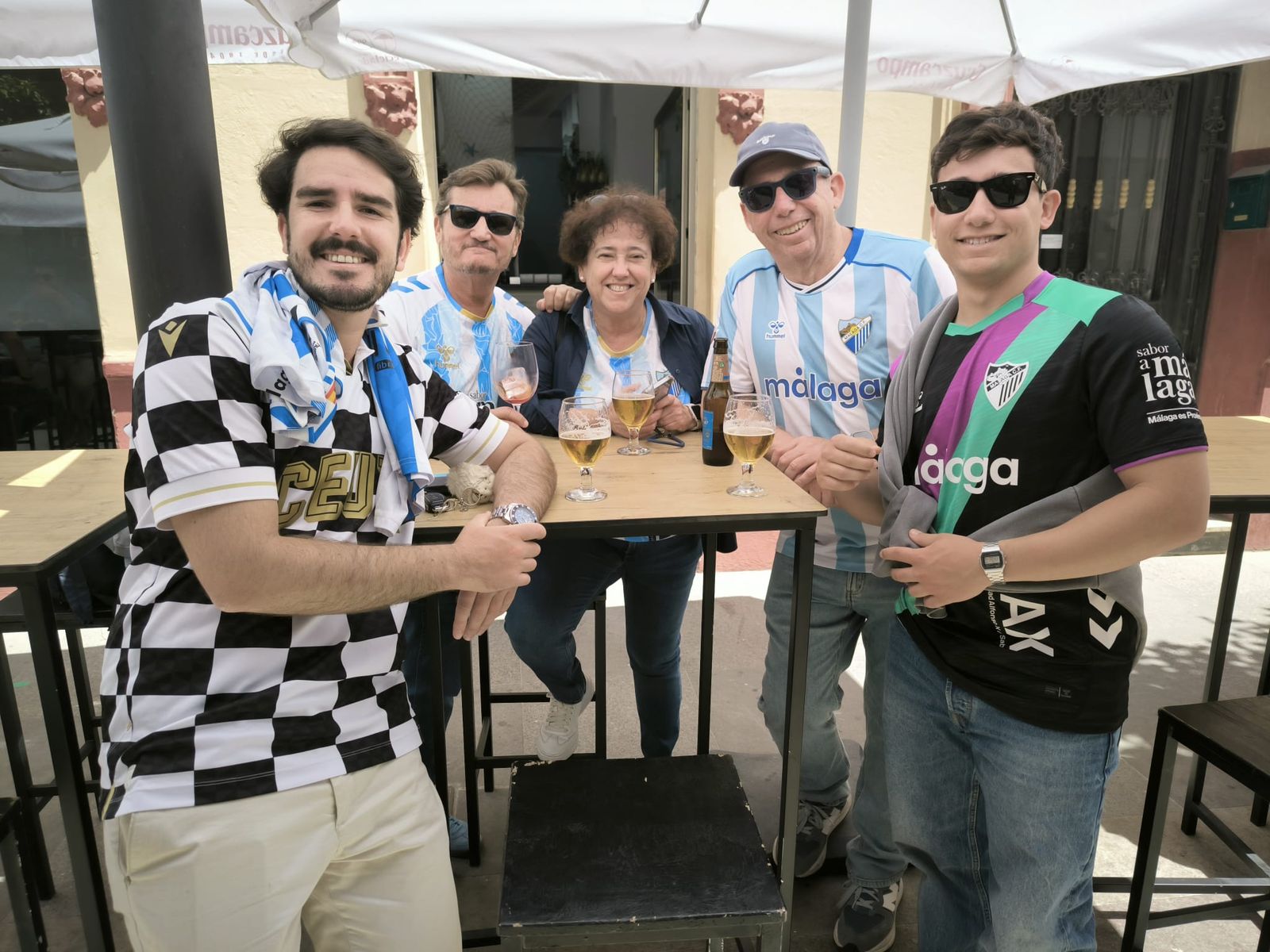 Aficionados antes del partido en el 'Alfonso Murube'