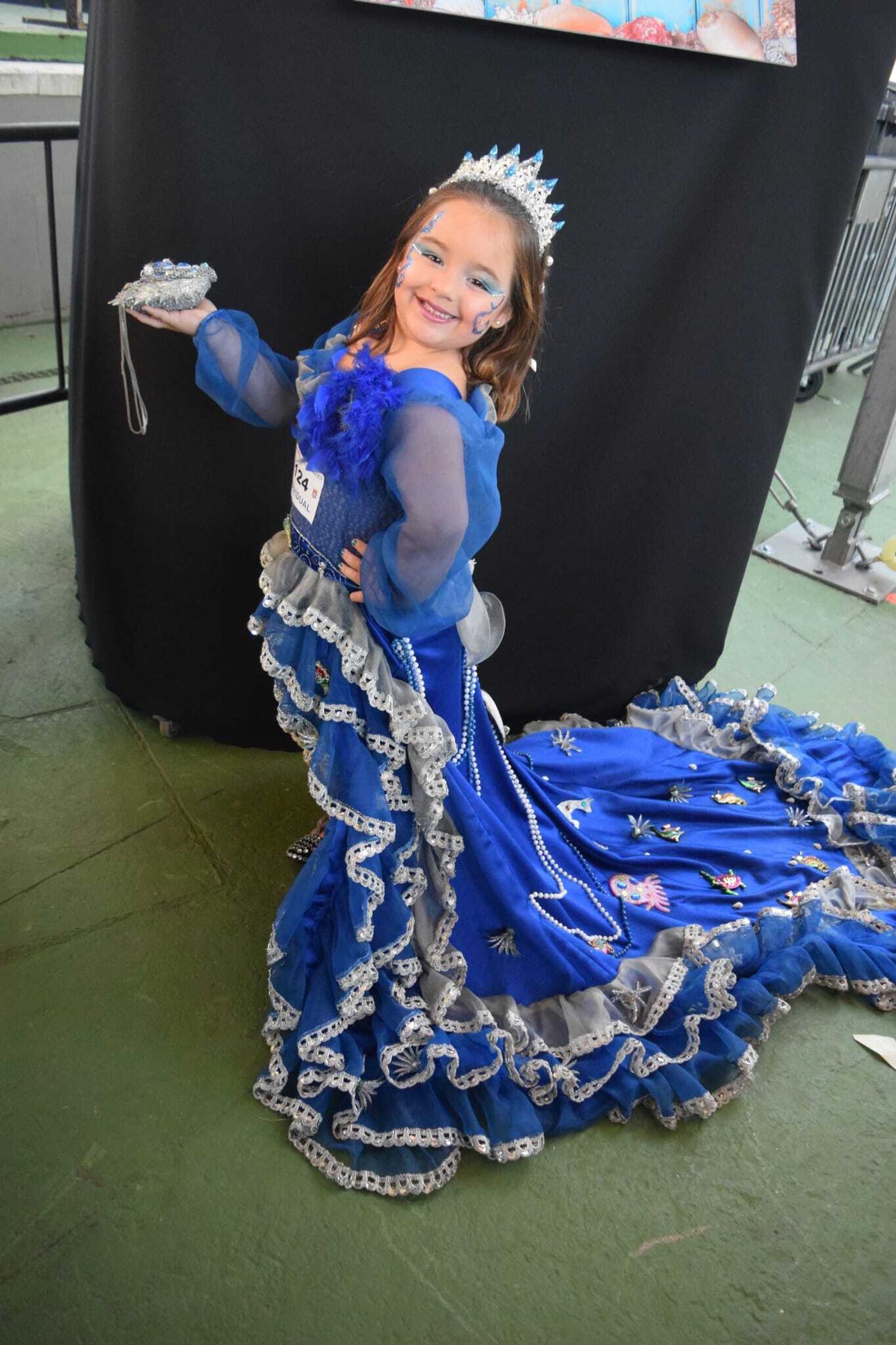 El concurso de carnaval infantil disfraza el Auditorio de la Marina con motivos de circo