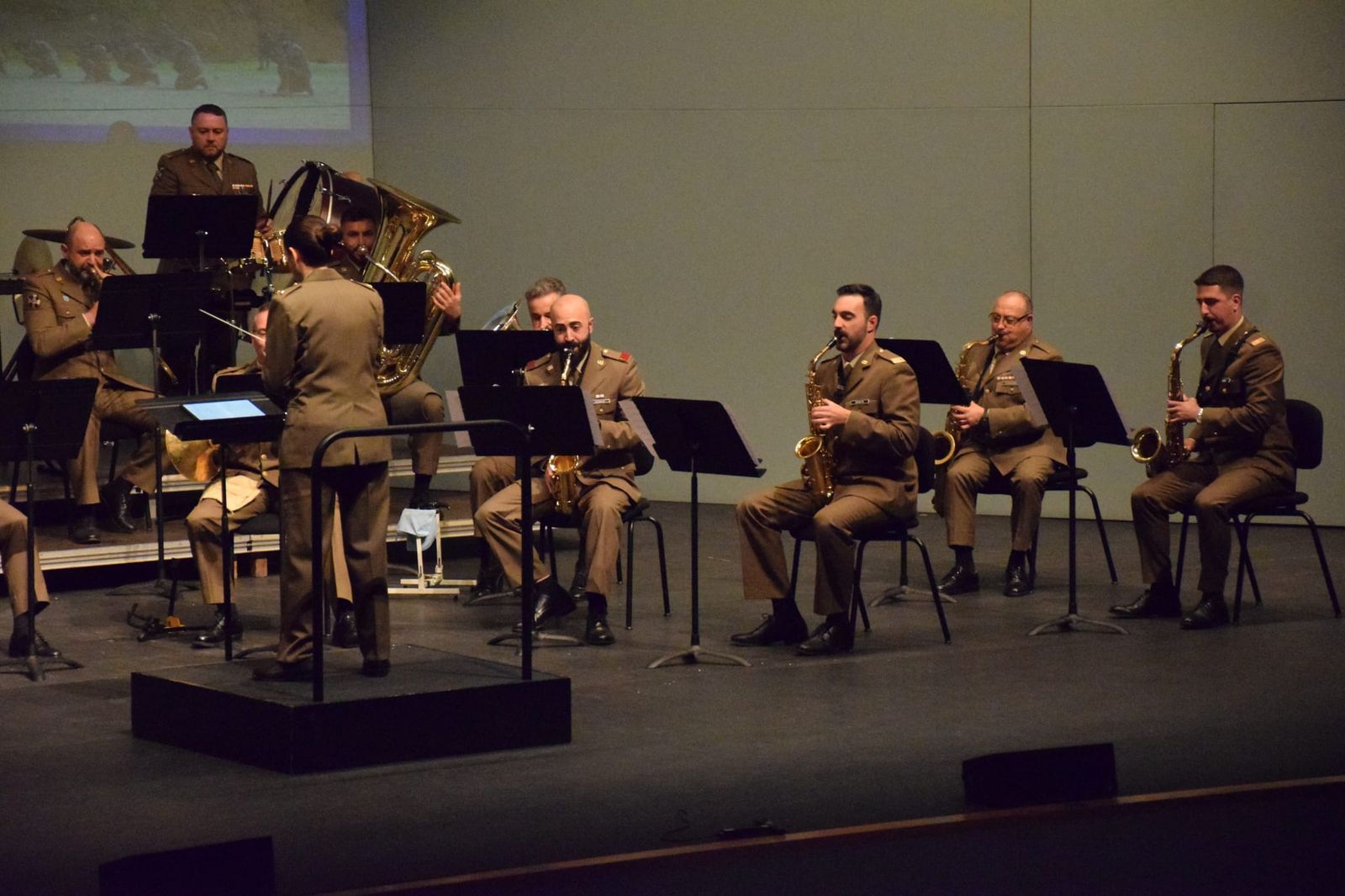 El Revellín vibra con la Banda de Música de la Comandancia