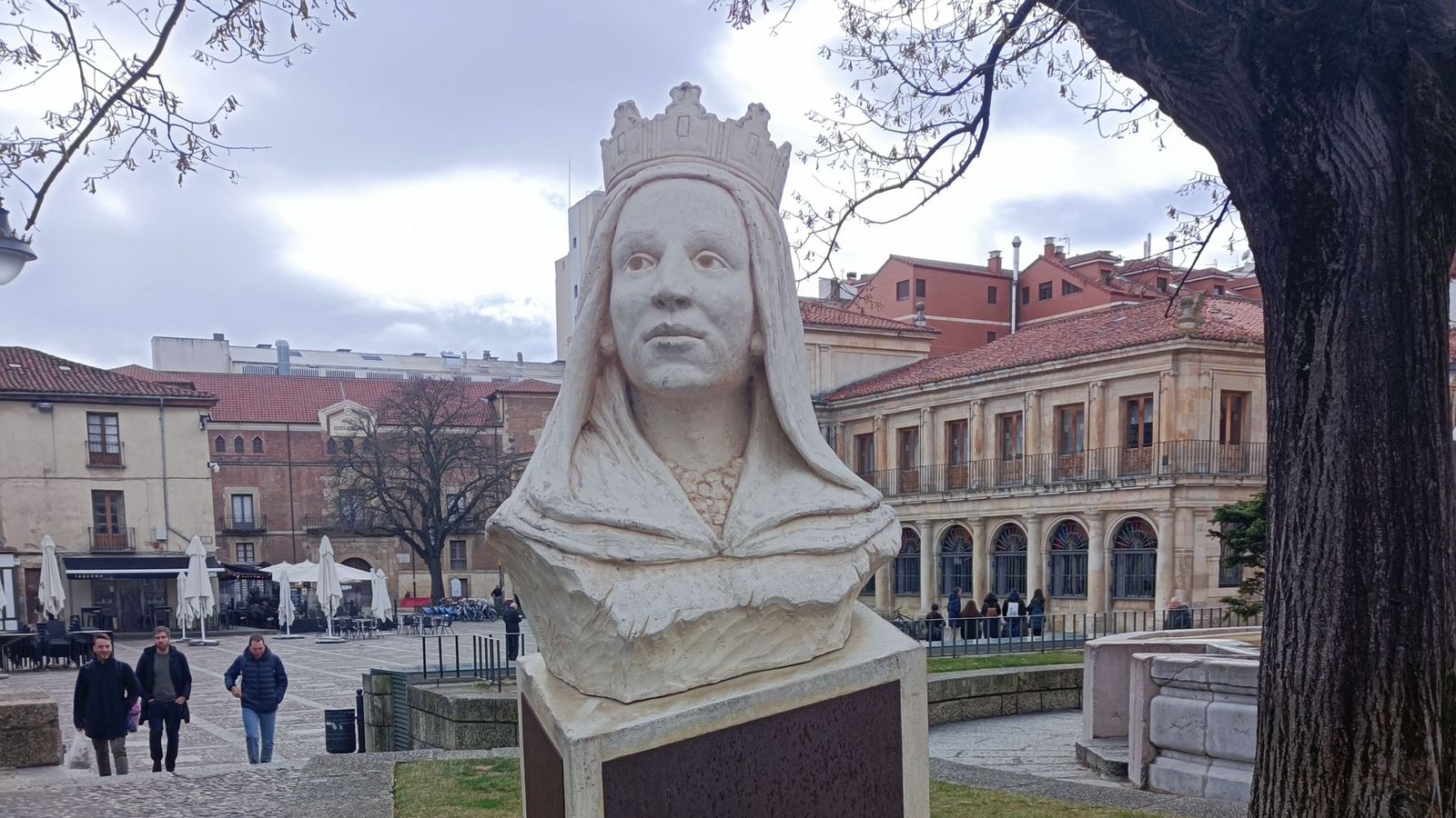 Busto de Urraca I