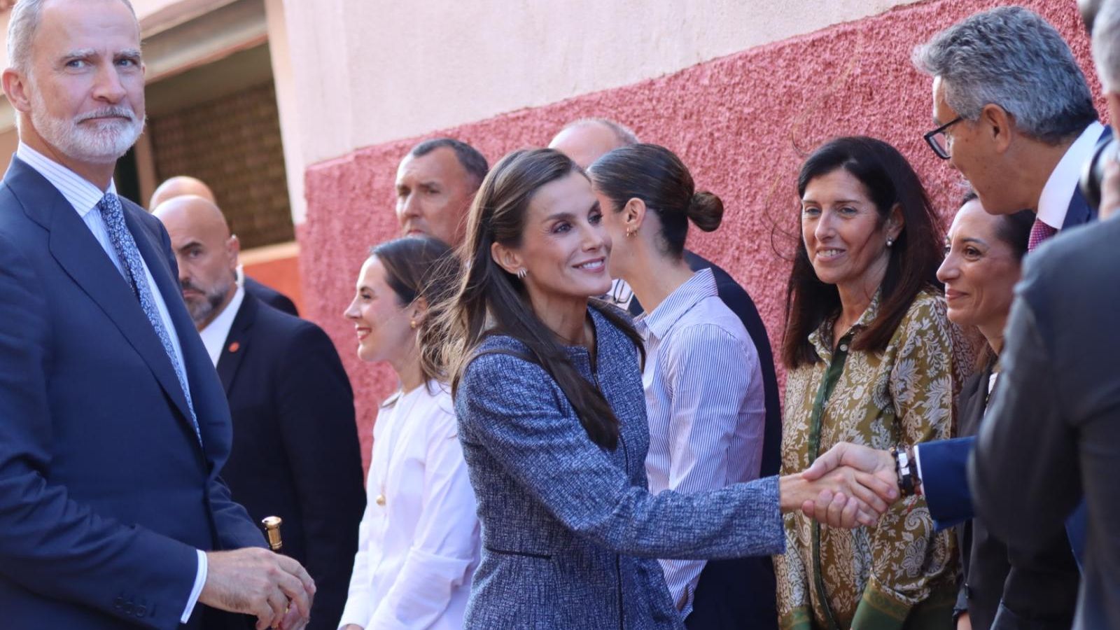 Los Reyes de España mostraron su cercanía con los vecinos de Manzanera
