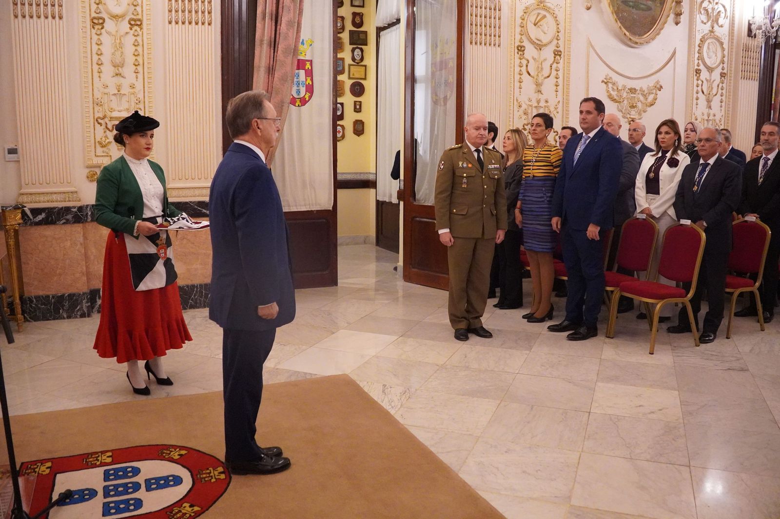 Así ha sido la imposición de la Medalla de Plata de la Ciudad a Caballería