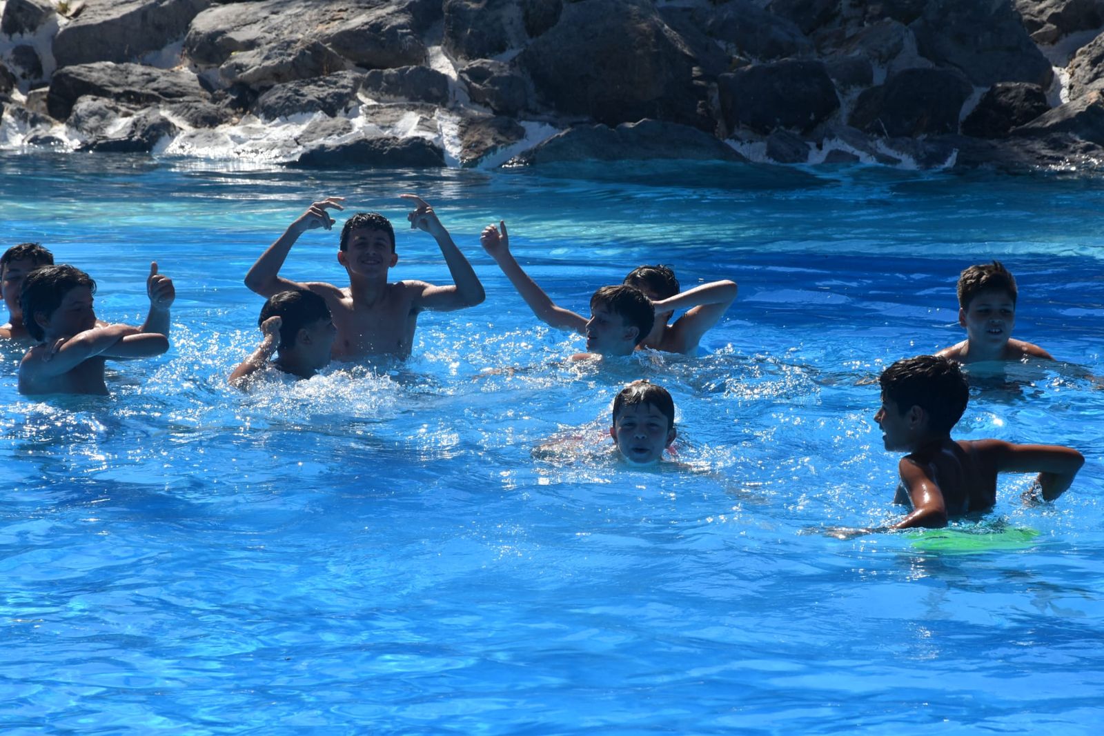 El Campus de Verano Emilio Cózar disfruta de una refrescante jornada en el Parque Marítimo