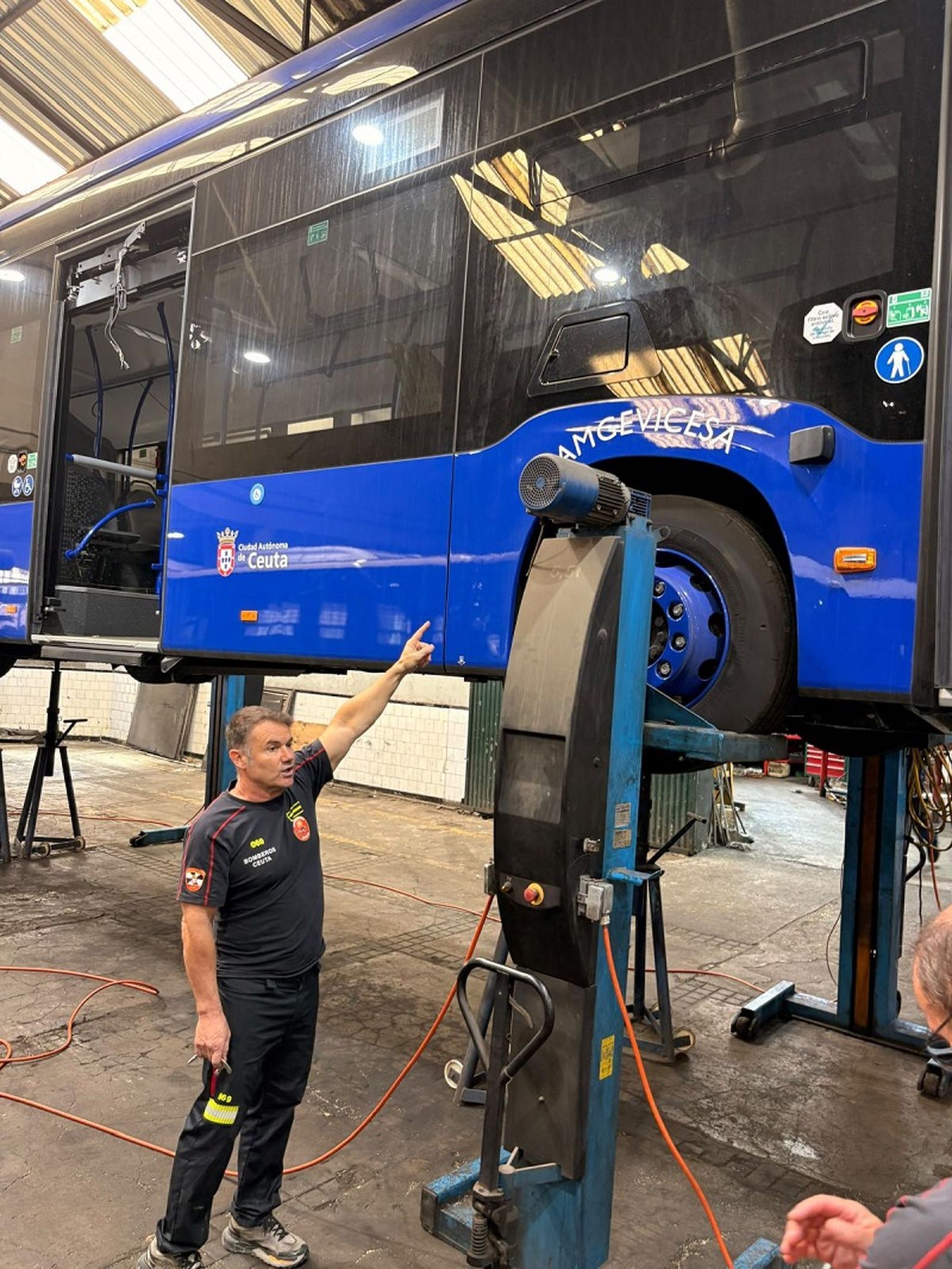 Los bomberos se forman ante la renovación de autobuses híbridos y eléctricos