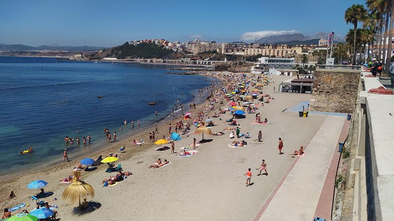 Playa de la Ribera en pleno verano
