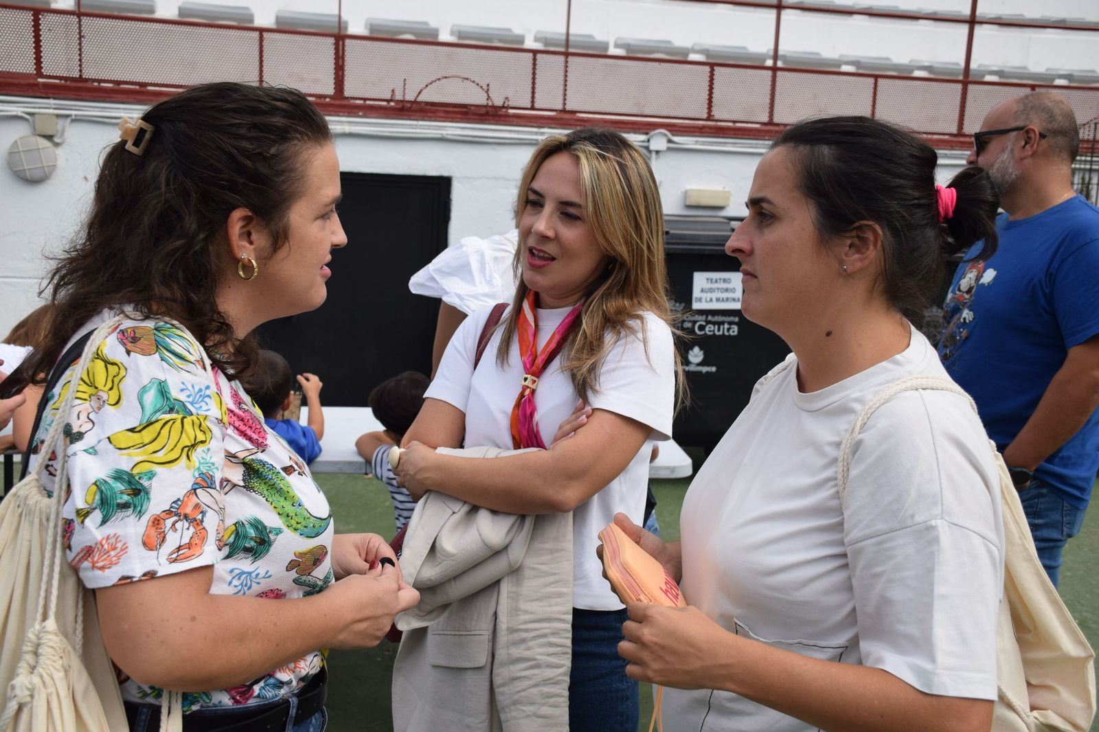 Ceuta celebra un Día de la Mochila multitudinario bajo un ambiente festivo y familiar Ceuta celebra un Día de la Mochila multitudinario bajo un ambiente festivo y familiar