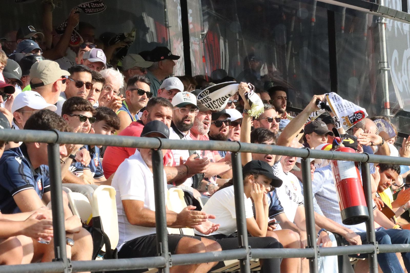 El Ceuta pone la directa ante el Mirandés: resumen en fotos