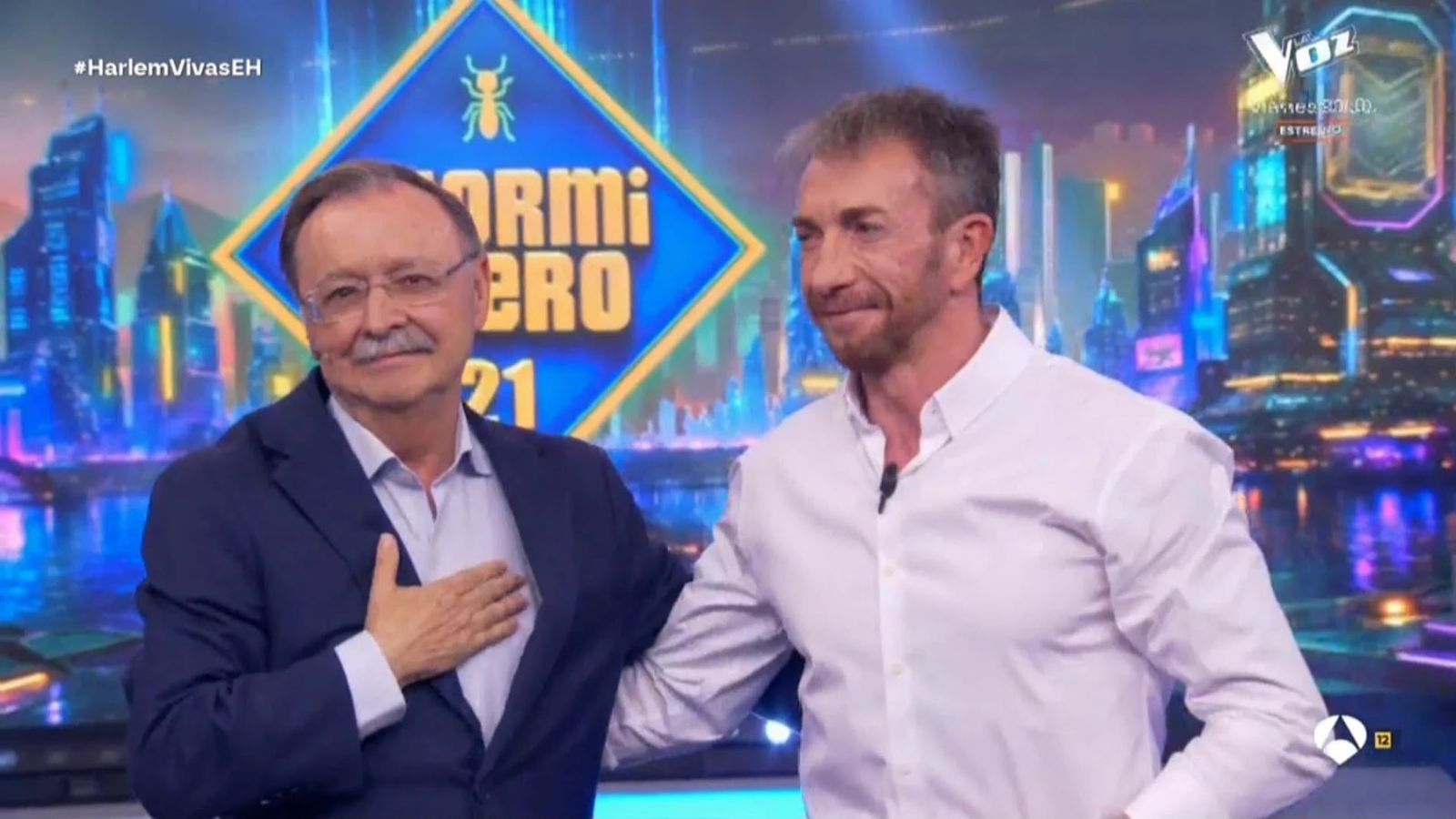 Juan Vivas junto a Pablo Motos en el programa 'El Hormiguero'.
