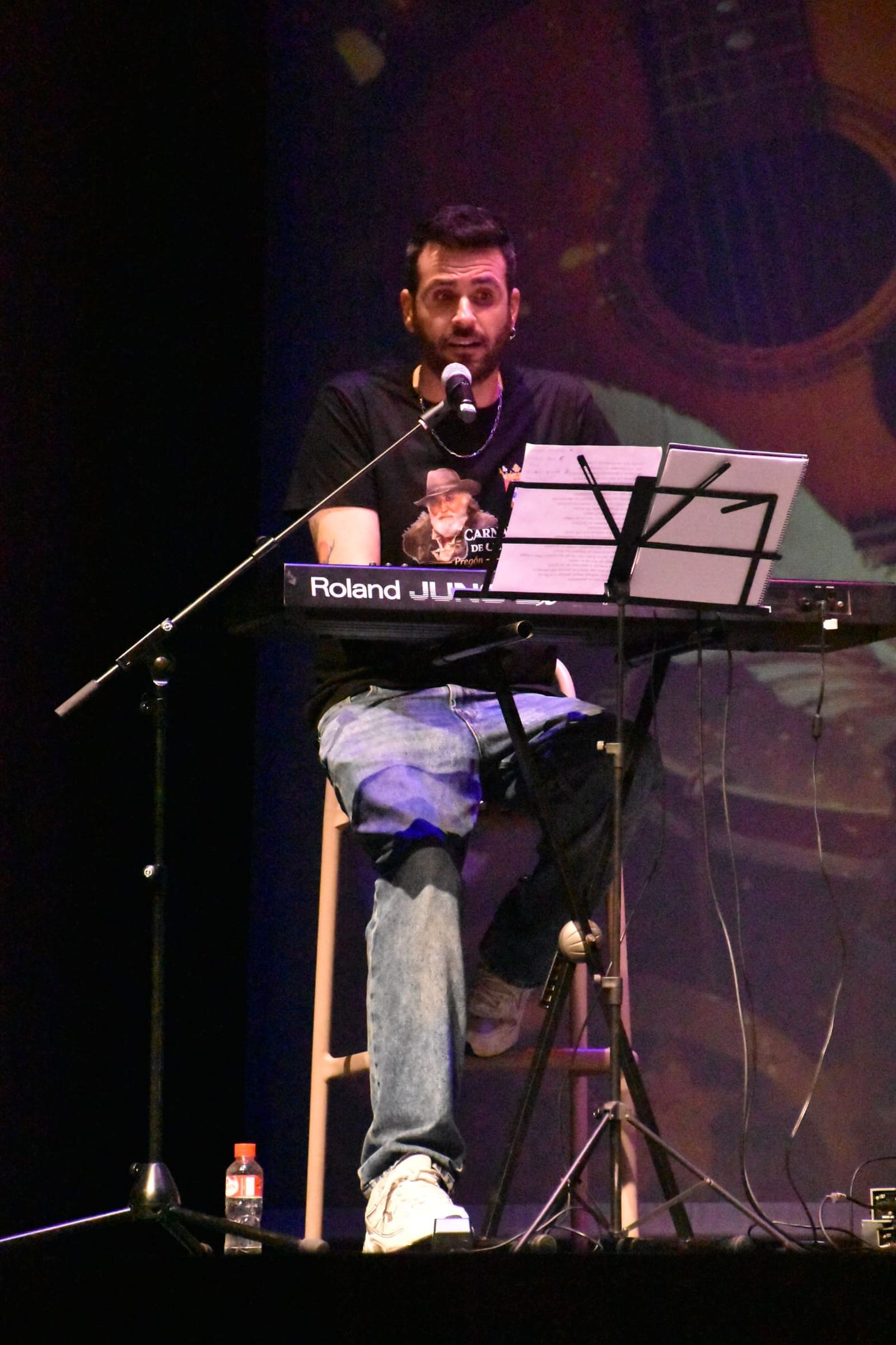 Mosquera emociona a Ceuta cantándole a la 'señora que es igual a Cádiz'