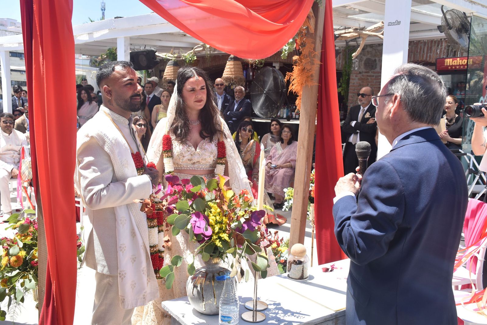 Direk y Rocío sellan su amor bajo el cielo de Ceuta