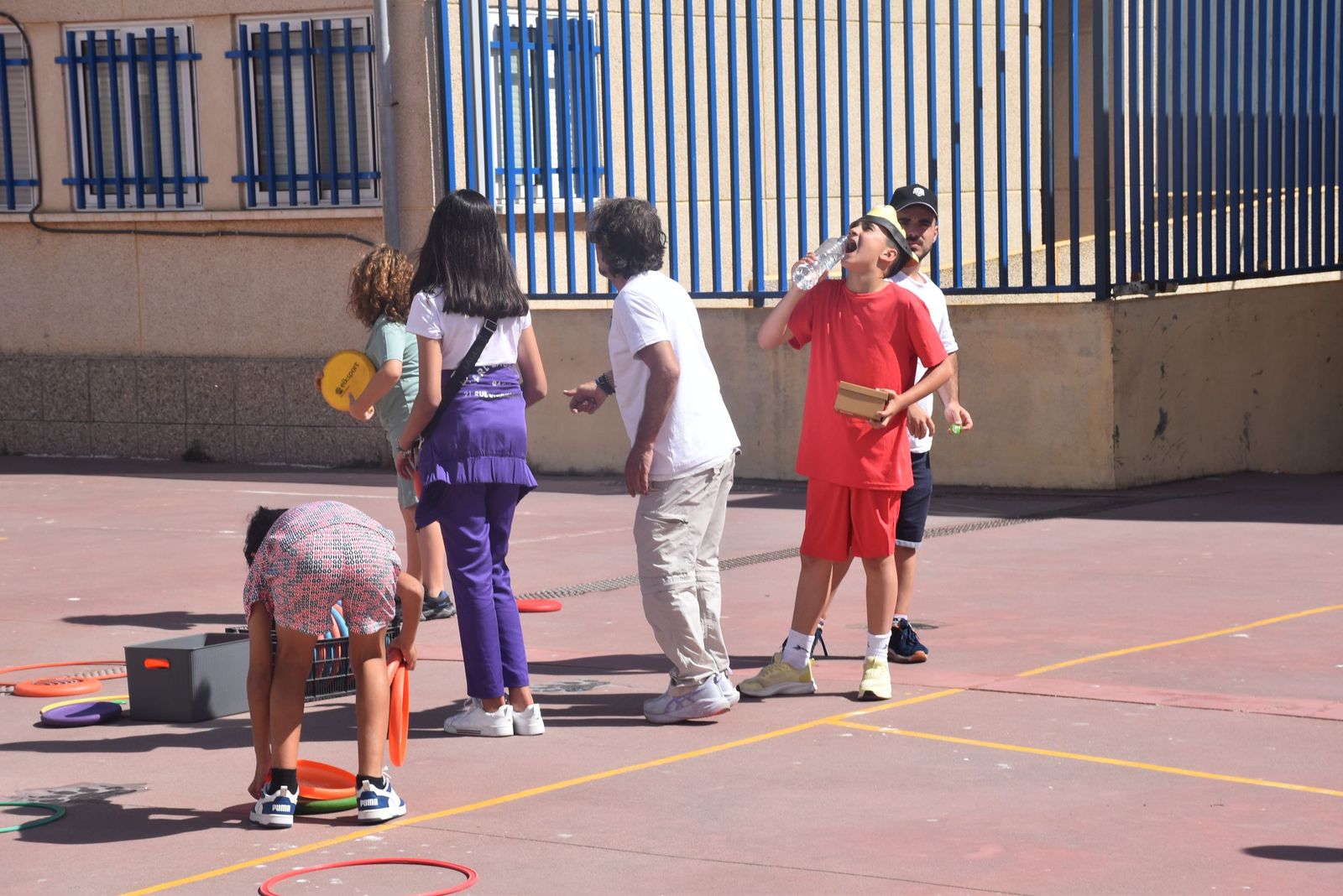 Simpática y colorida selva para poner fin a la Semana Cultural del 'José Acosta'