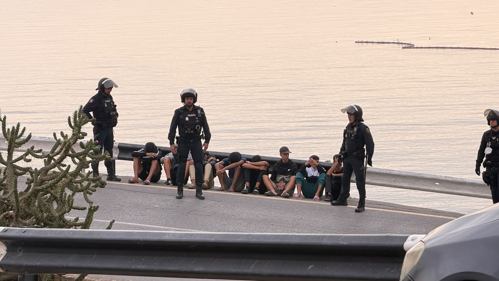 Nuevos controles policiales: continúa la búsqueda de migrantes en los barrios de Ceuta