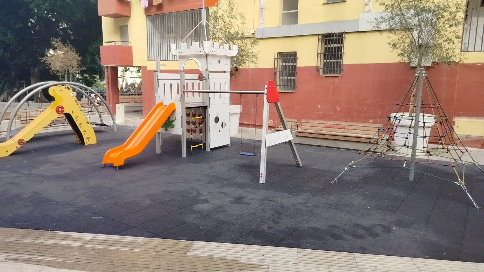 Los vecinos del Polígono dicen «basta» y se movilizan para recuperar sus espacios públicos