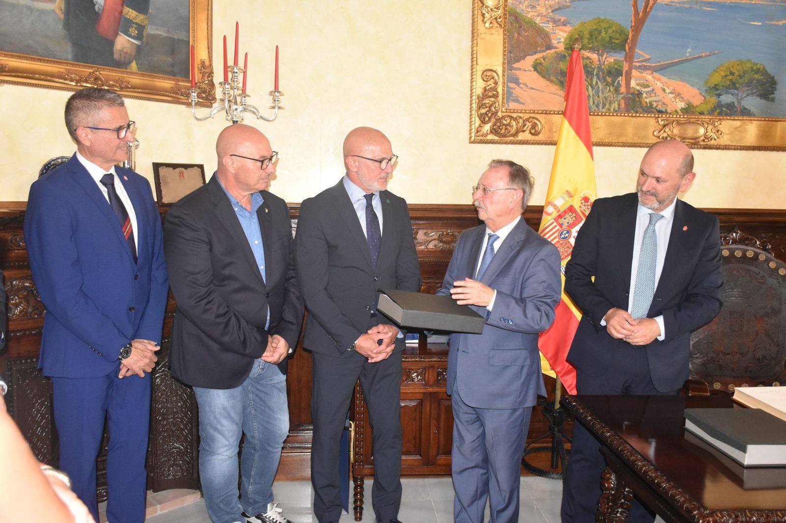 Ceuta, la primera ciudad que acoge la gira del trofeo de la Copa del Mundo