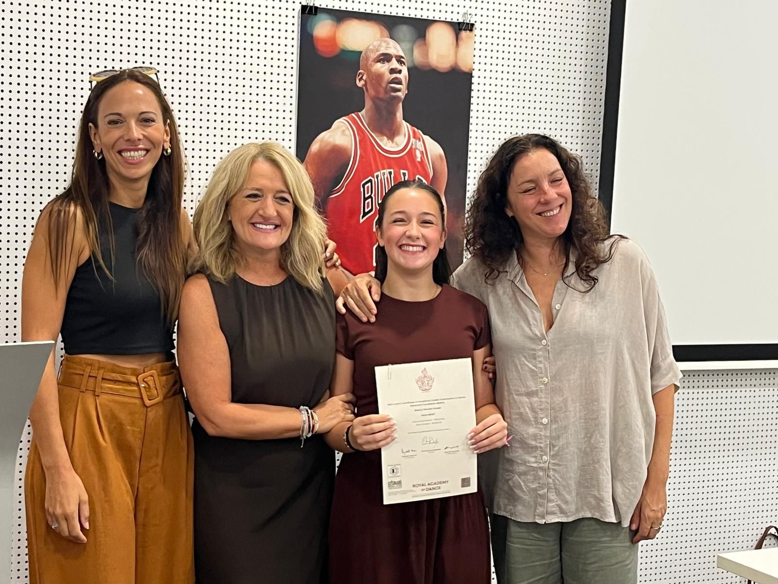 La Royal Academy of Dance entrega los diplomas a las alumnas de la Escuela de Rosa Founaud