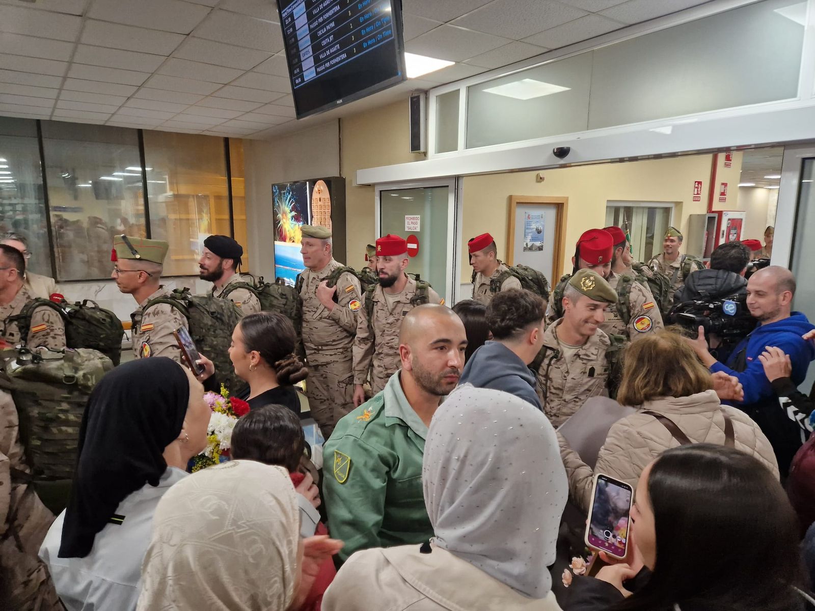 FOTOGALERÍA | De Irak a los brazos de su gente: fotogalería del regreso de la COMGECEU