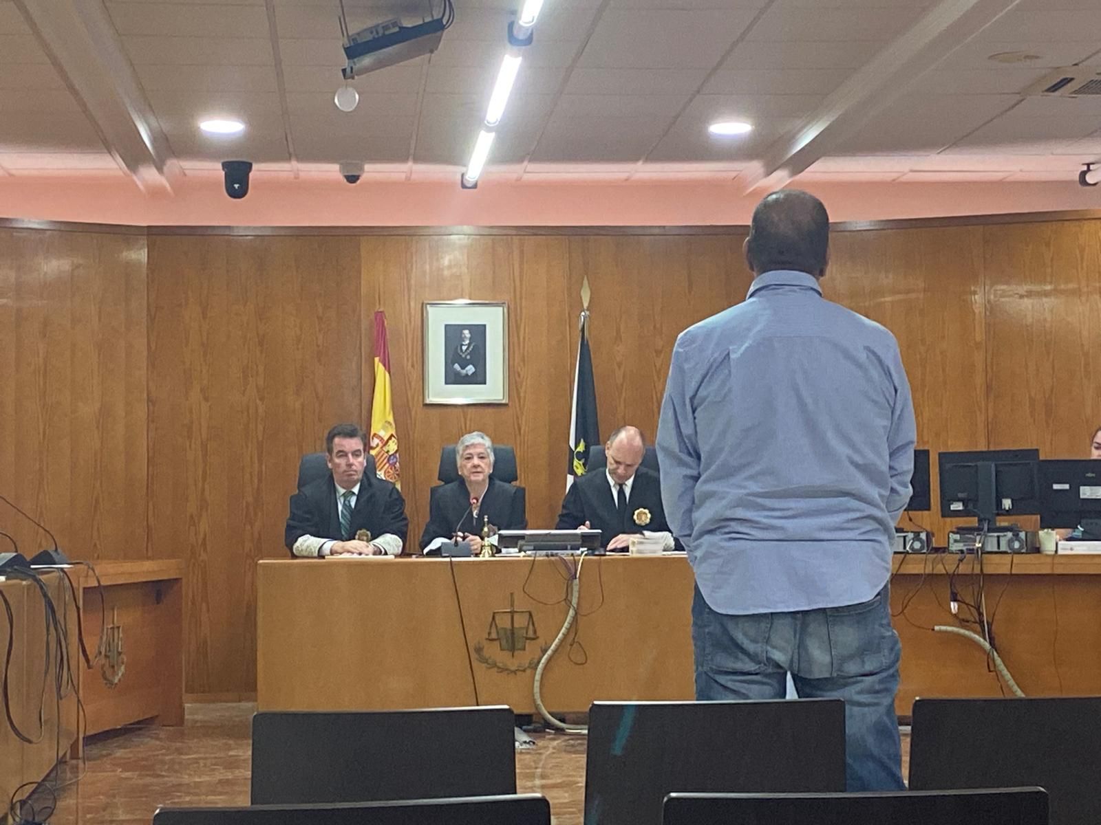 El acusado reconoce los hechos en la Audiencia.