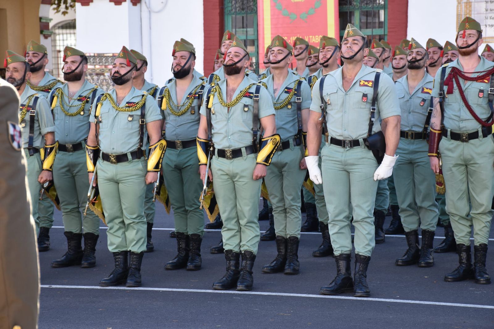Regulares se viste de gala en honor de la Patrona de Infantería