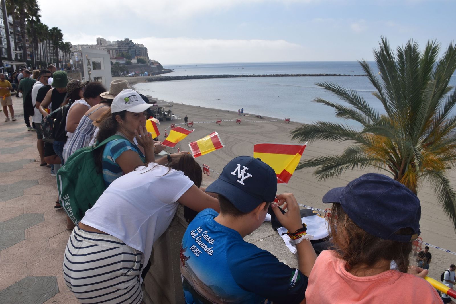 FOTOGALERÍA | Ceuta mira al cielo para celebrar a sus Fuerzas Armadas