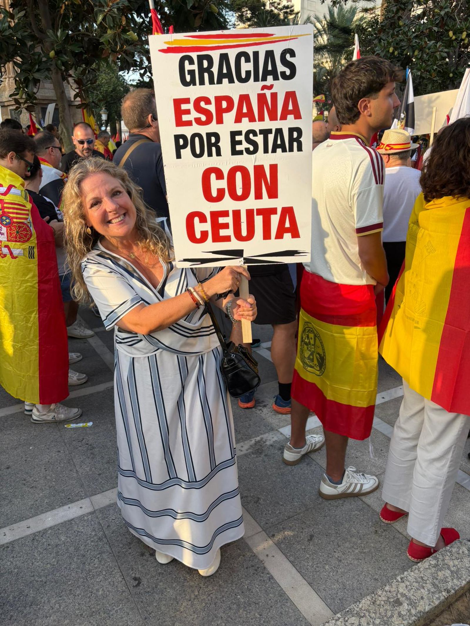 La periodista Susana Burgos en la manifestación del Día de la Autonomía, en Ceuta