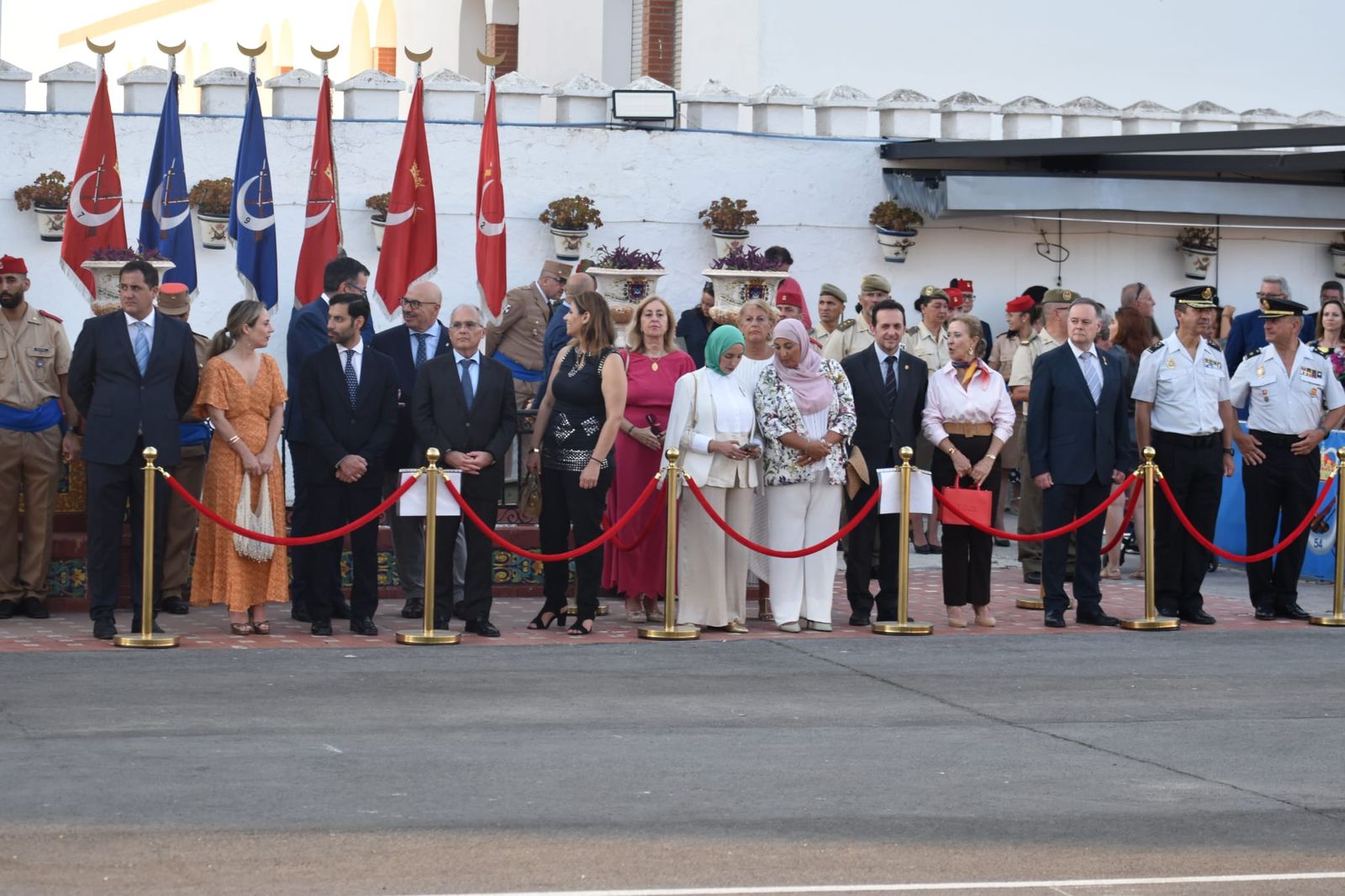 El acuartelamiento González-Tablas acoge una parada militar por el 115 aniversario de Regulares