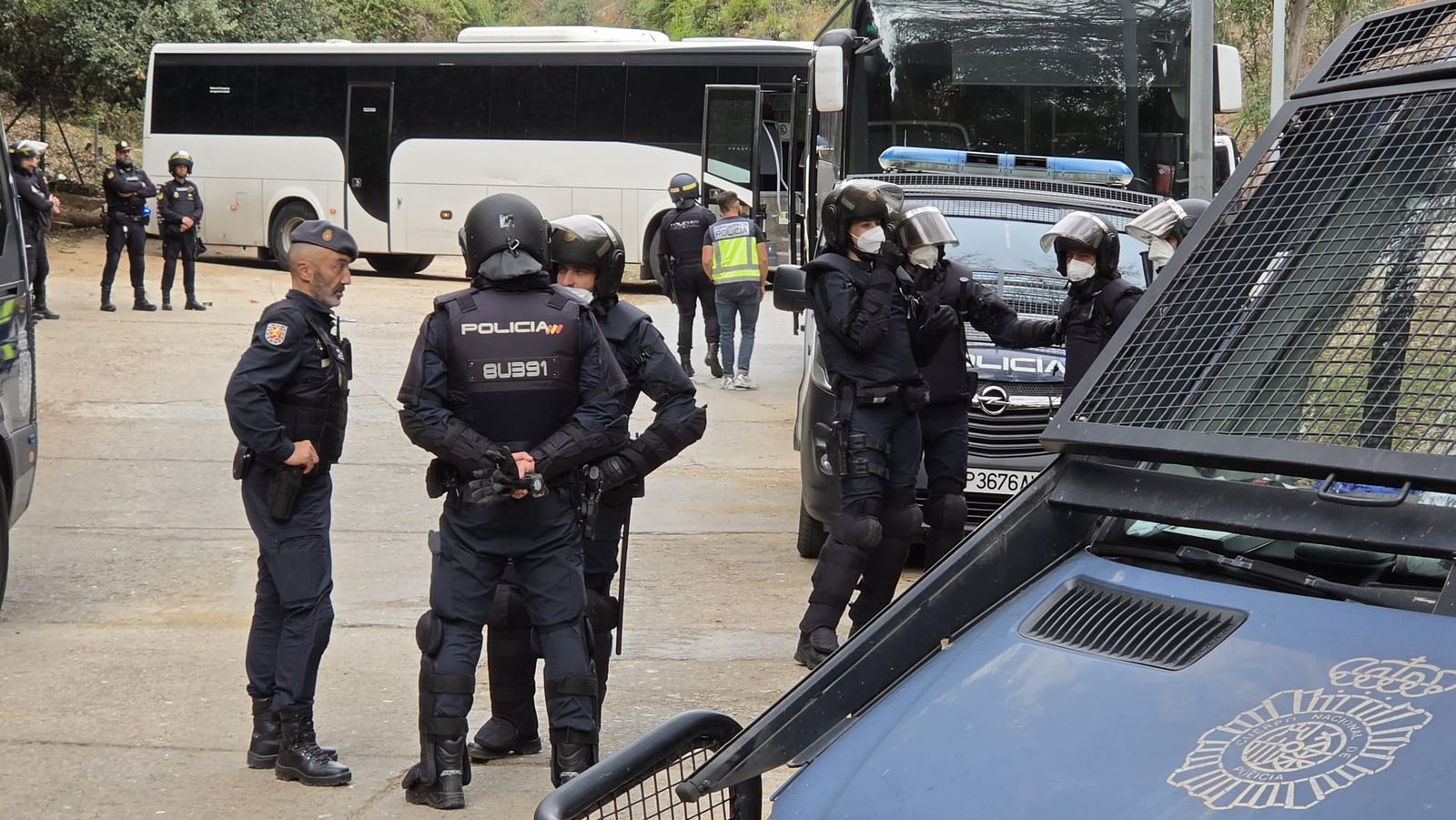 Amplio despliegue de la UIP en el CETI de Ceuta para proceder a la expulsión de decenas de migrantes