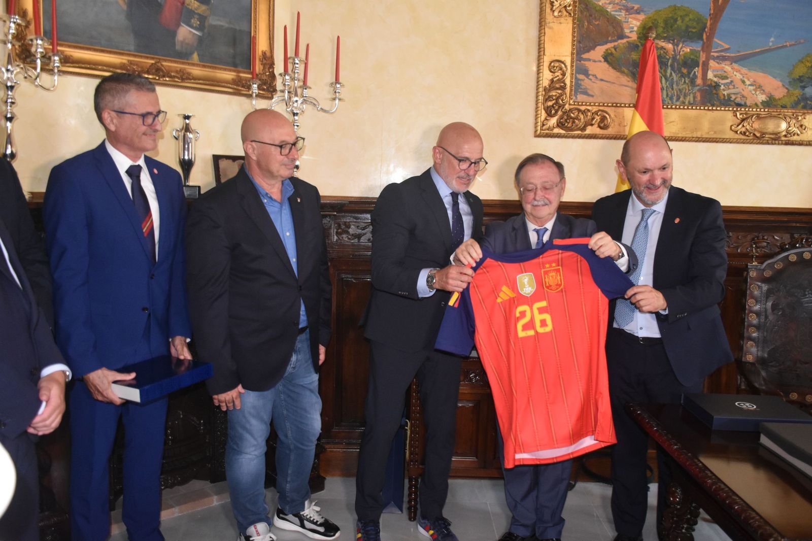 Ceuta, la primera ciudad que acoge la gira del trofeo de la Copa del Mundo