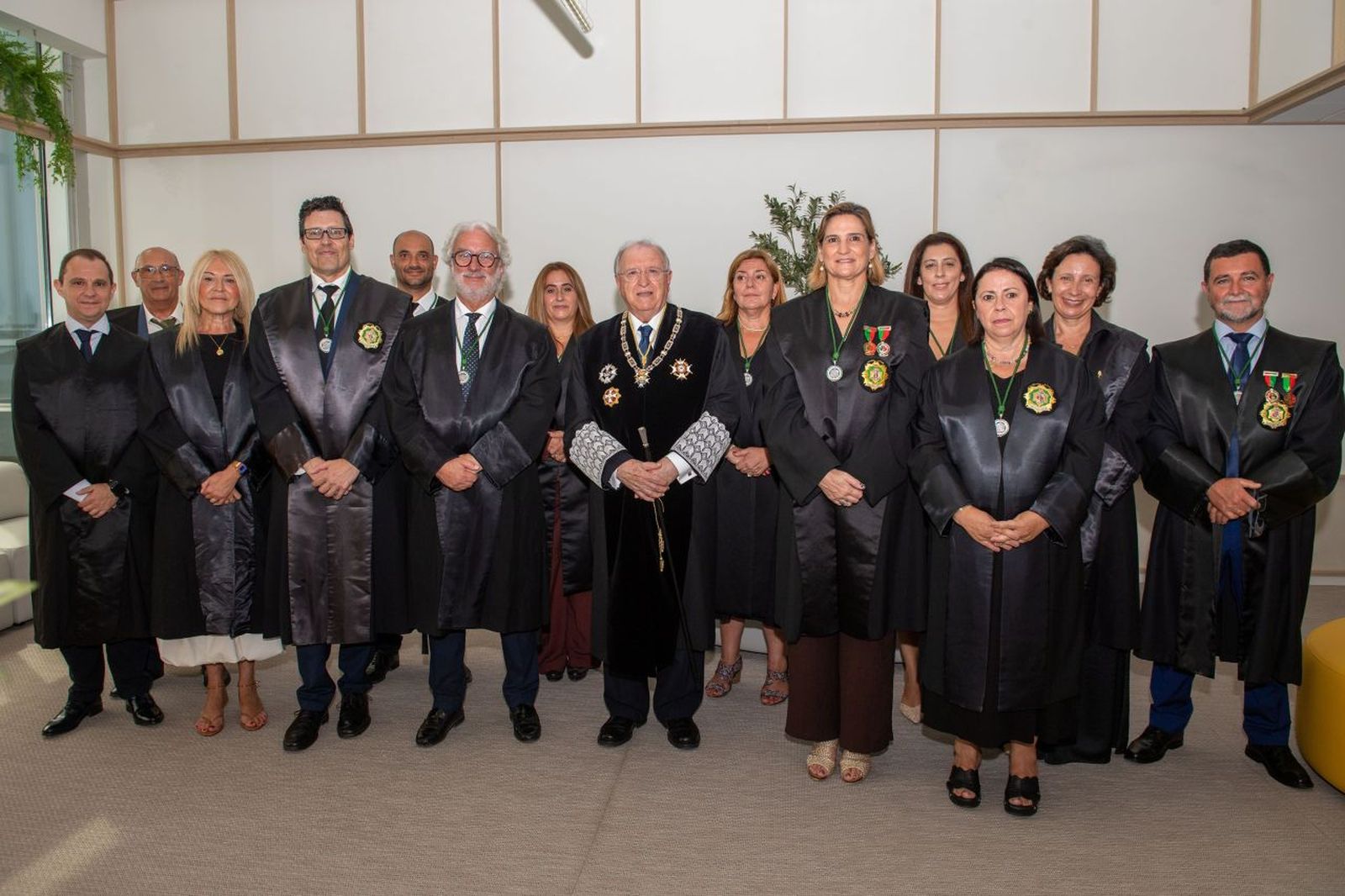 Foto de familia de la nueva Junta de Gobierno del Colegio Oficial de Graduados Sociales de Cádiz y Ceuta. / FOTO