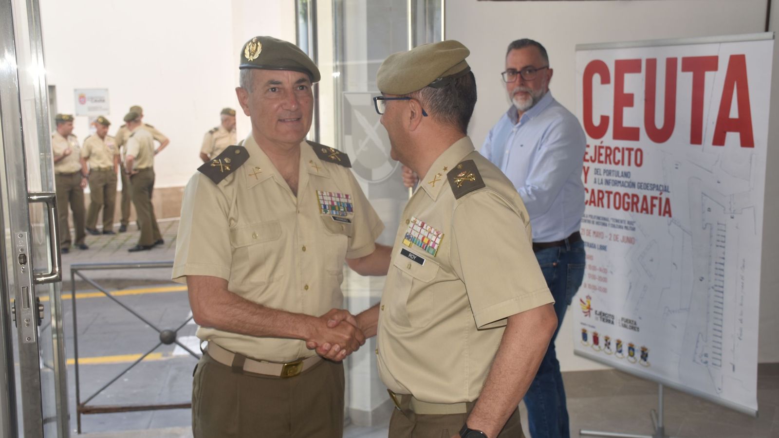 El Comandante General de Ceuta, Luis Fernández, en su llegada a la exposición