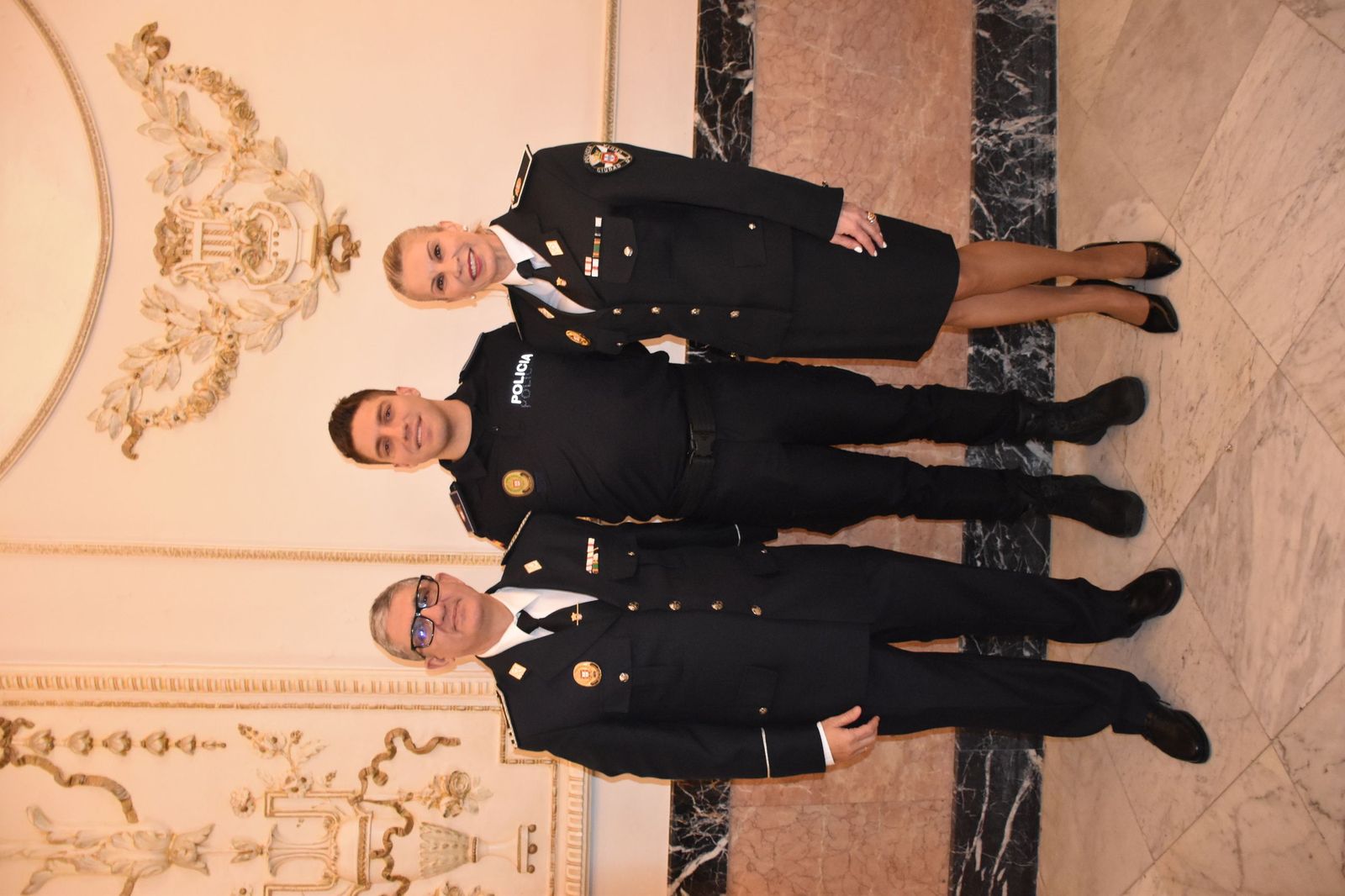 La toma de posesión de los 15 nuevos policías locales, en imágenes