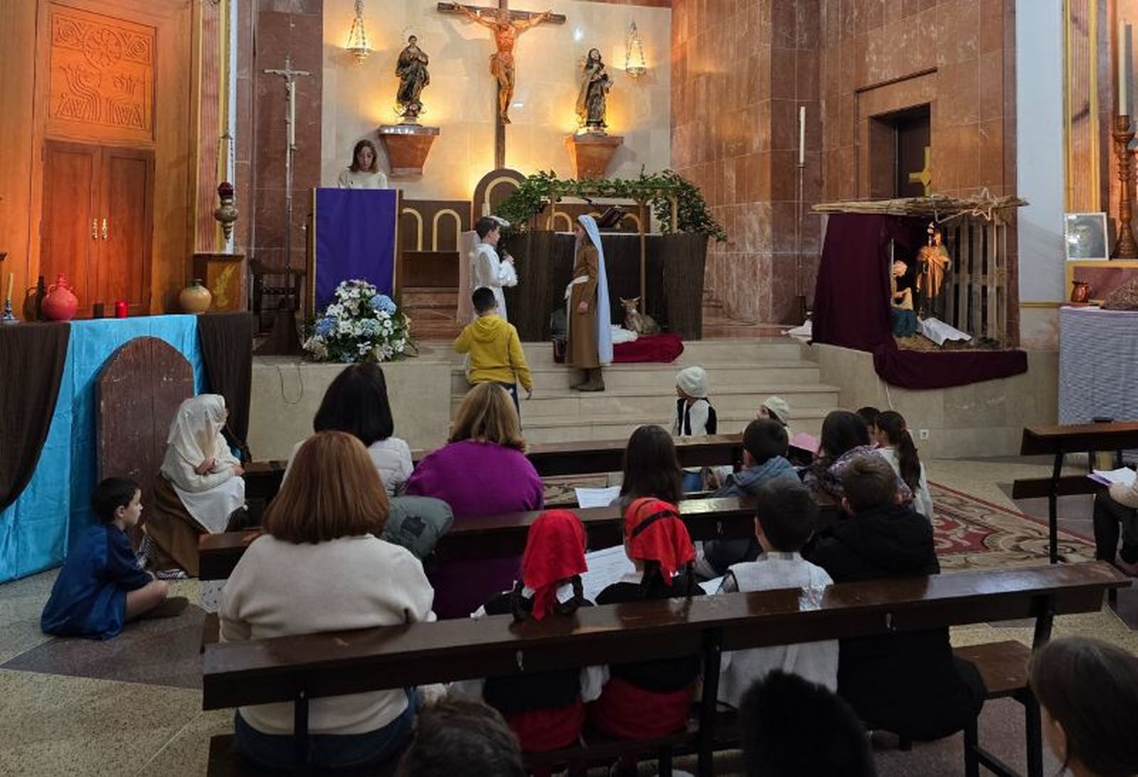 Imagen del belén viviente en la parroquia.