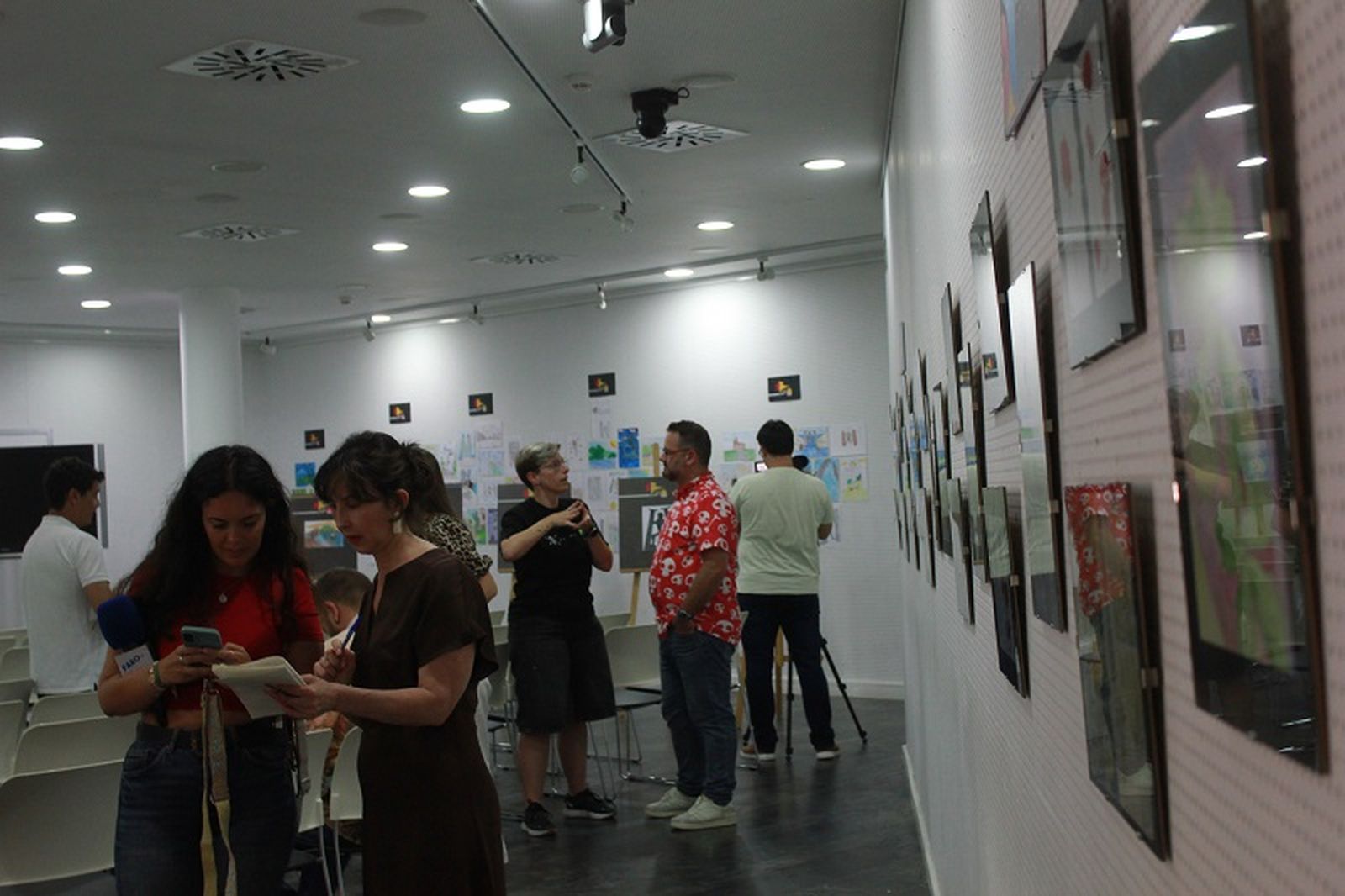 Las exposiciones de la Escuela de Arte en la ‘Adolfo Suárez’. / FOTO S.C.