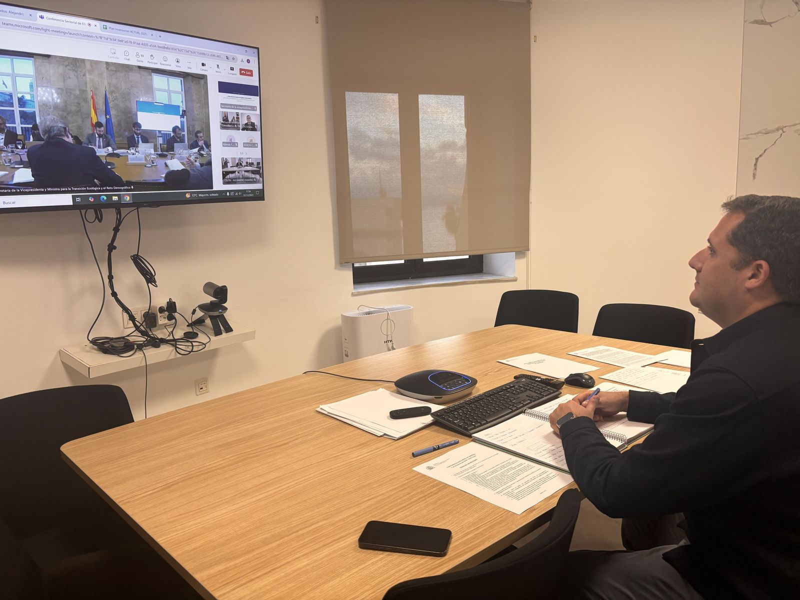 El vicepresidente primero y consejero de Medio Ambiente, Servicios Urbanos y Vivienda, Alejandro Ramírez, ha participado este lunes por videoconferencia en la Conferencia Sectorial  convocada por el Ministerio para la Transición Ecológica y el Reto Demográfico
